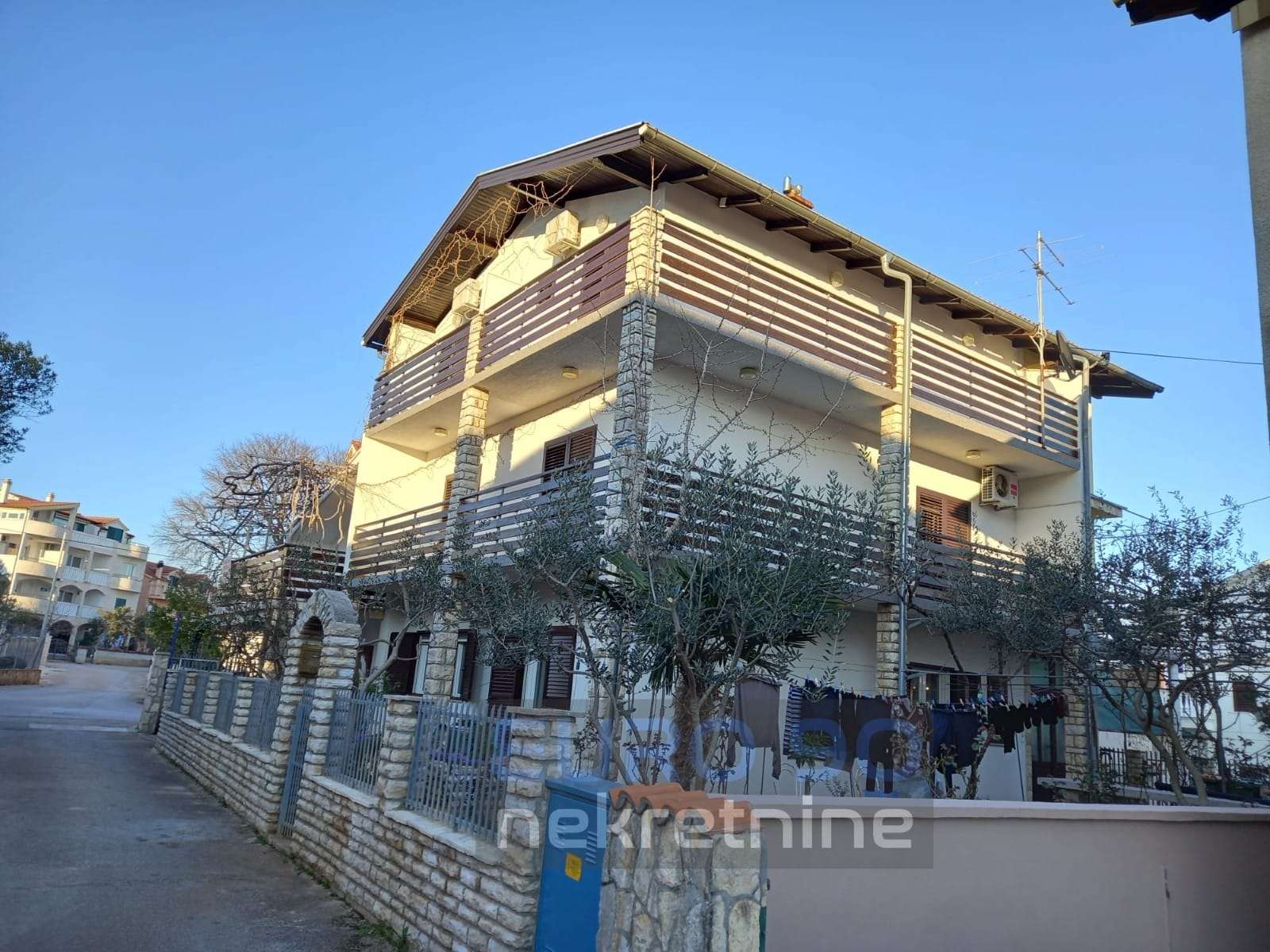 listing-small