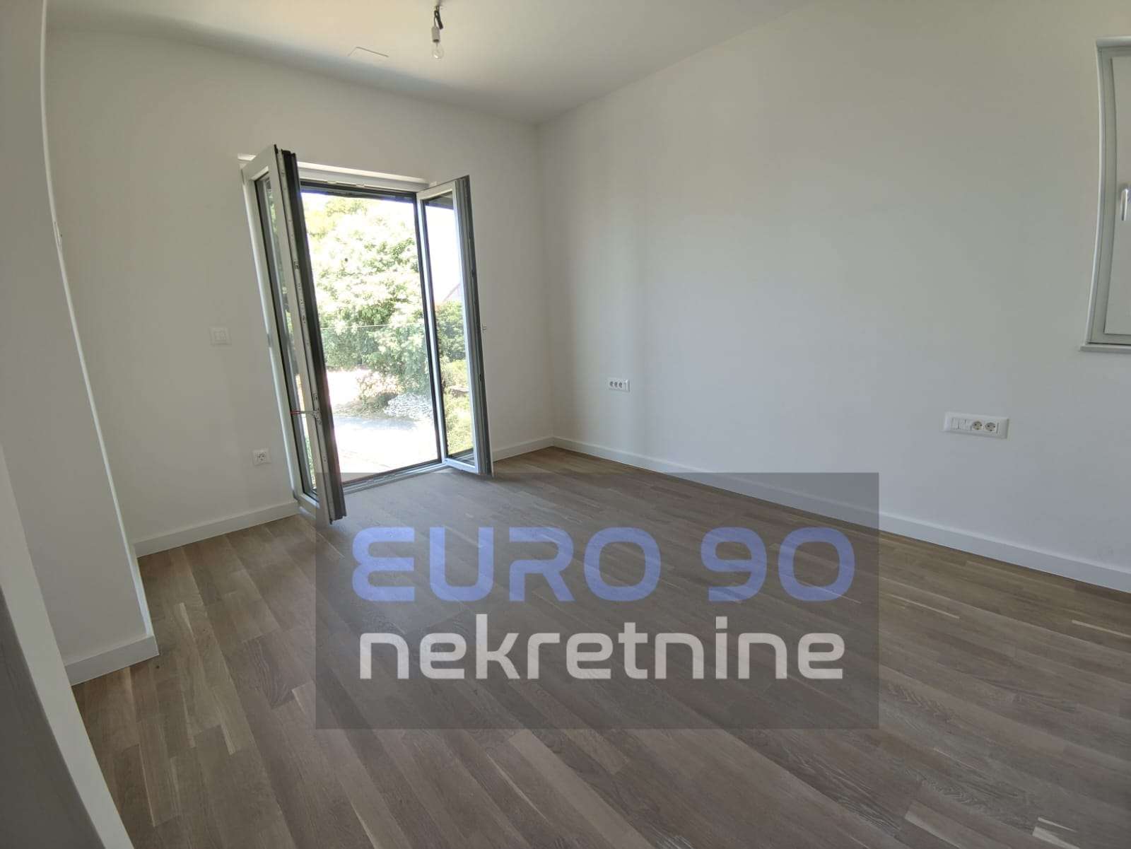 listing-small