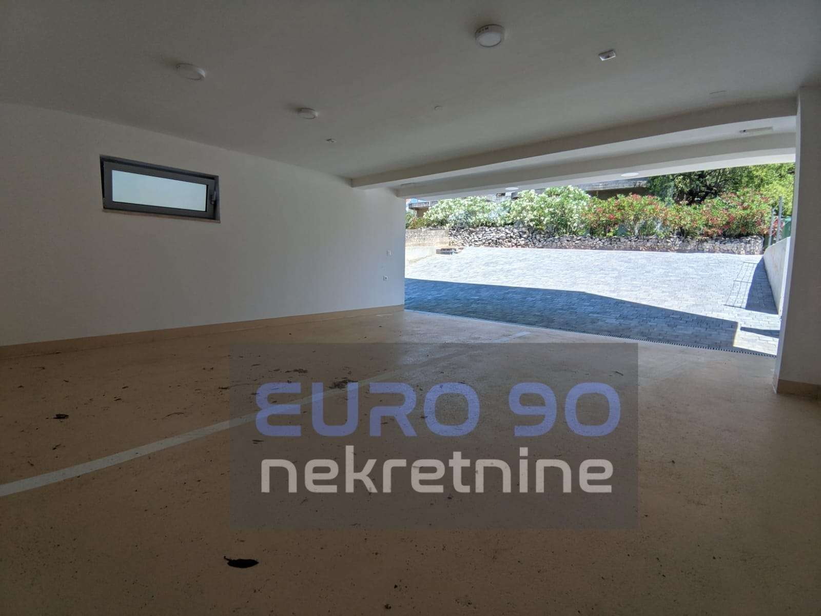 listing-small