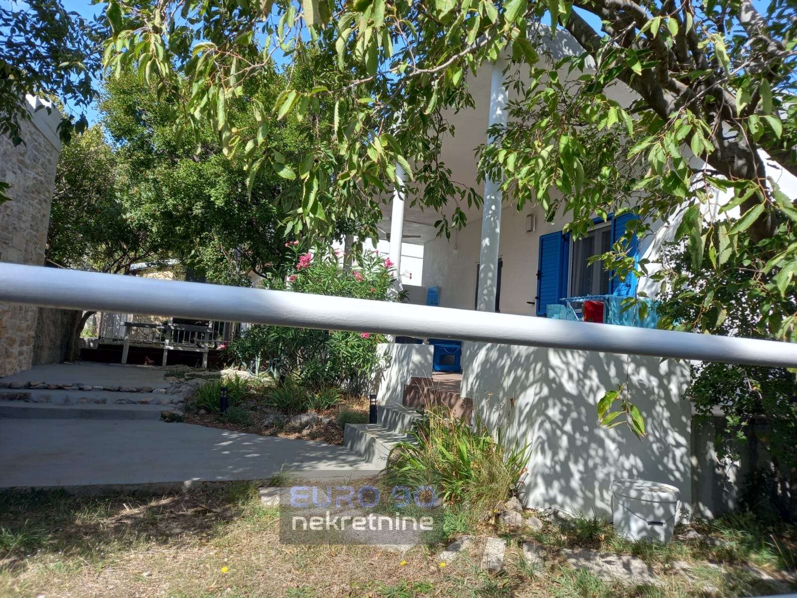 listing-small