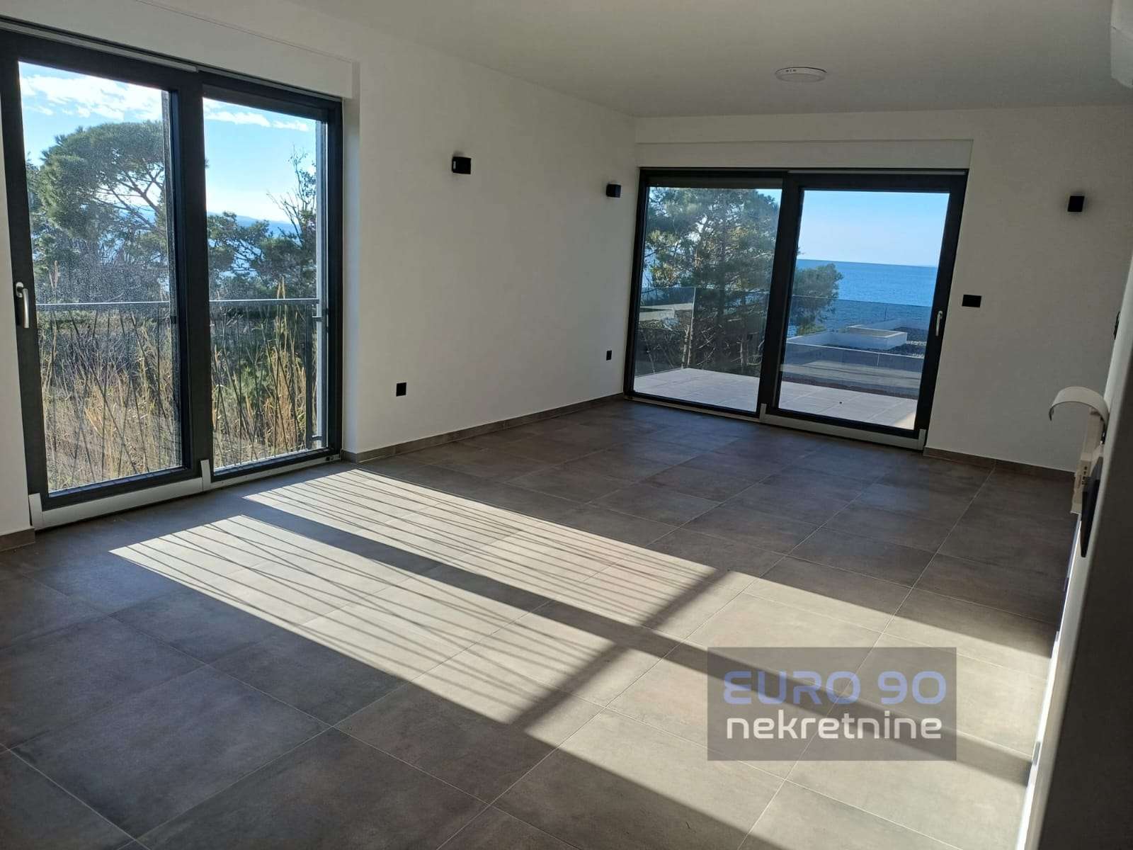 listing-small