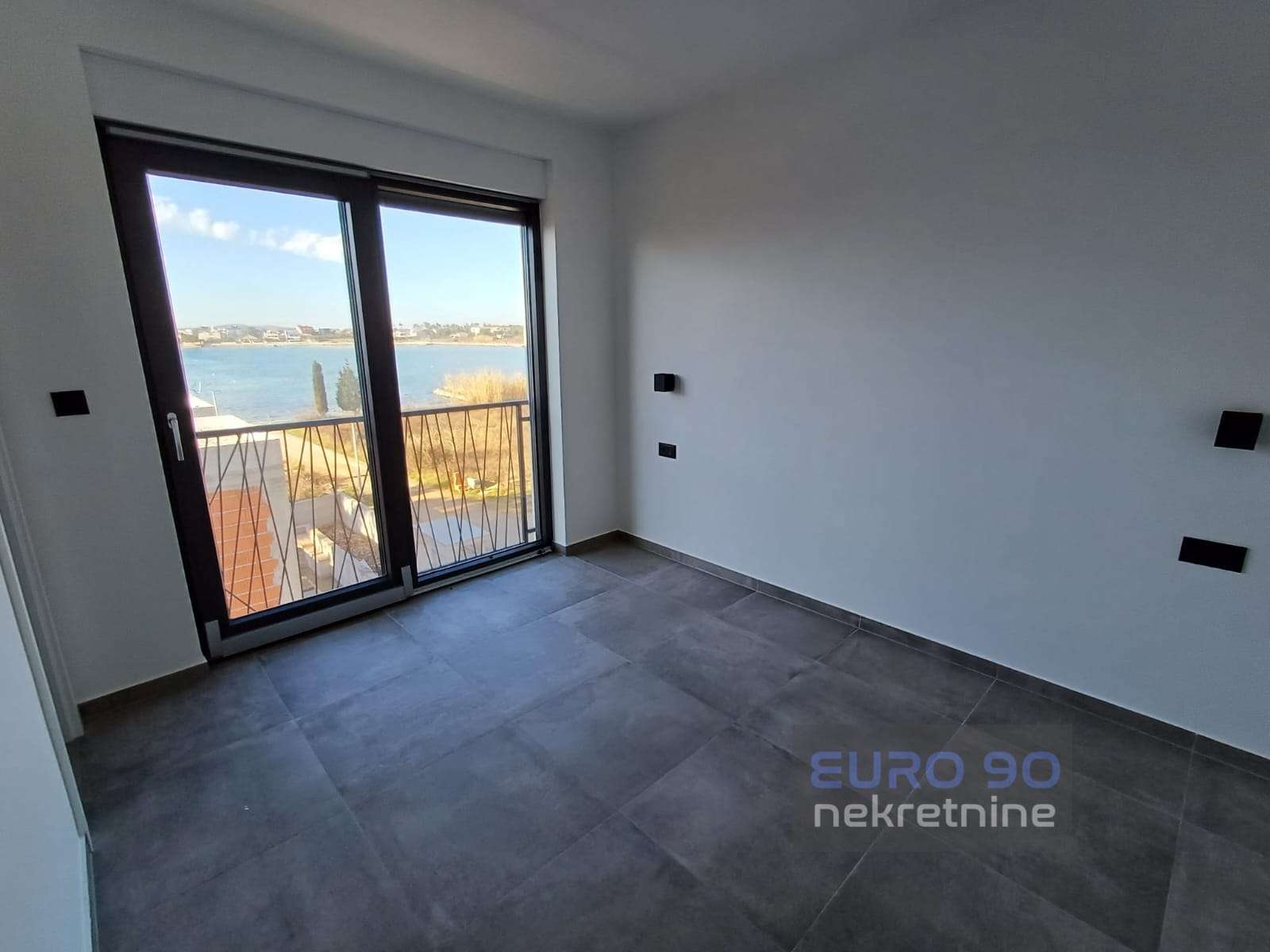 listing-small