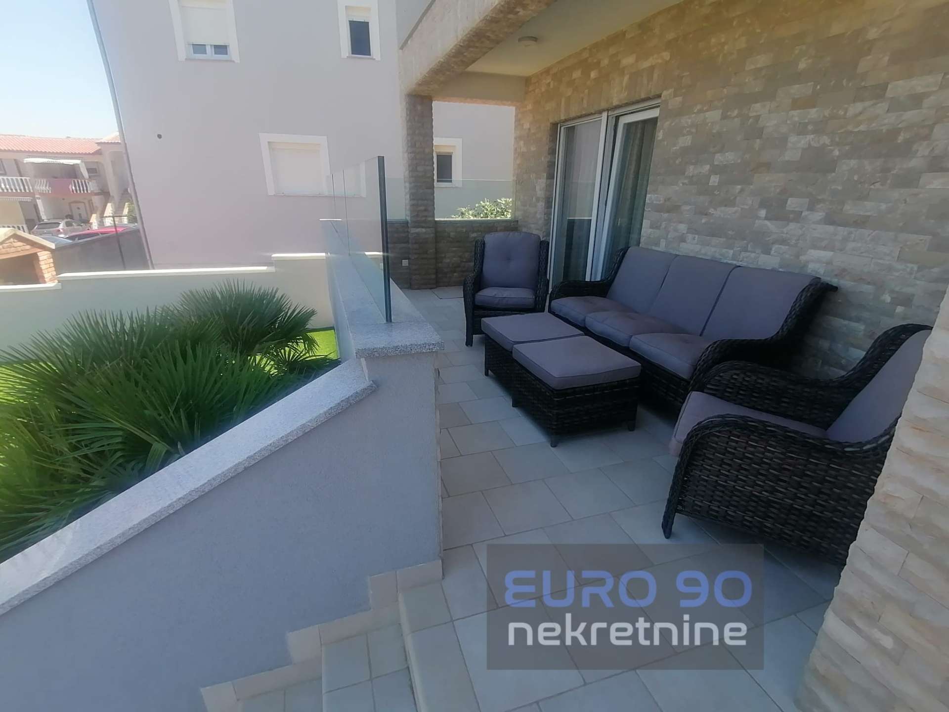 listing-small