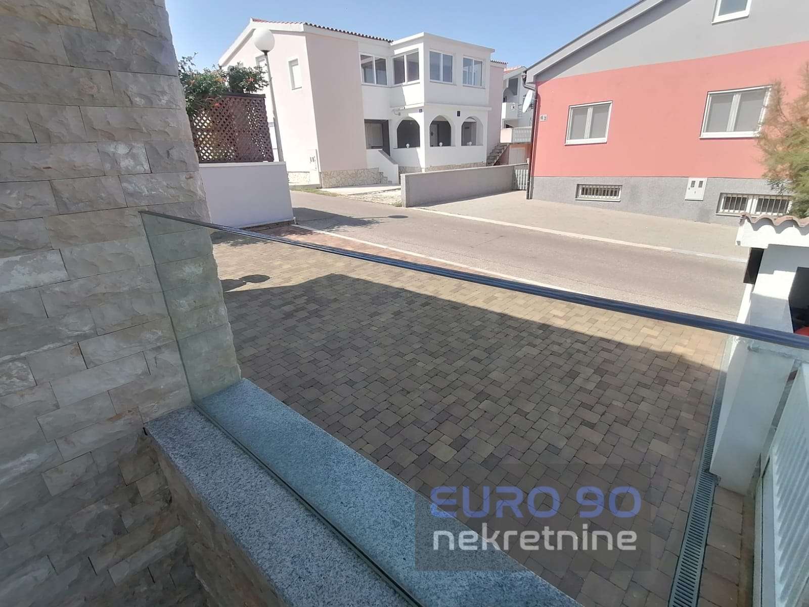 listing-small