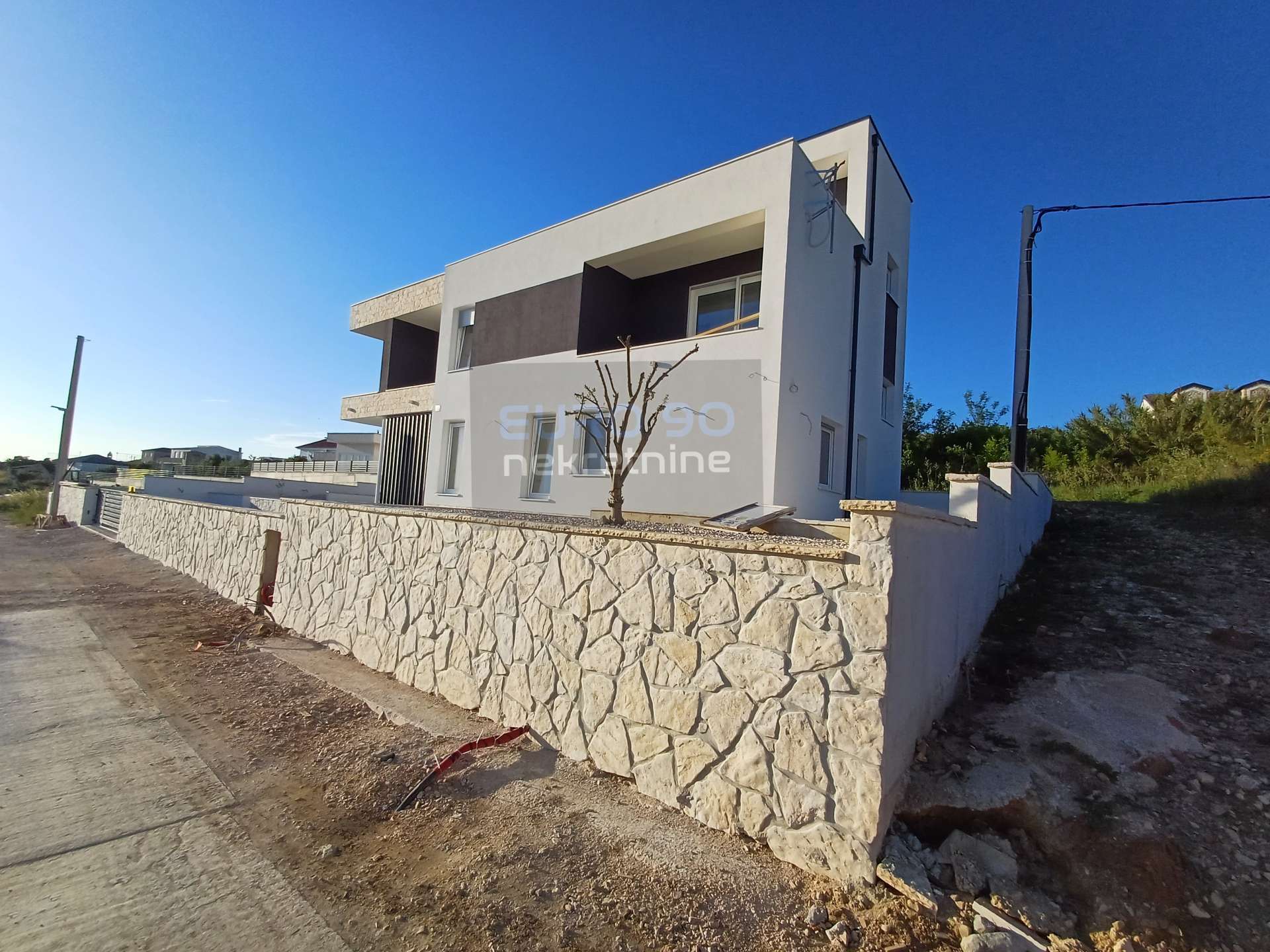 listing-small