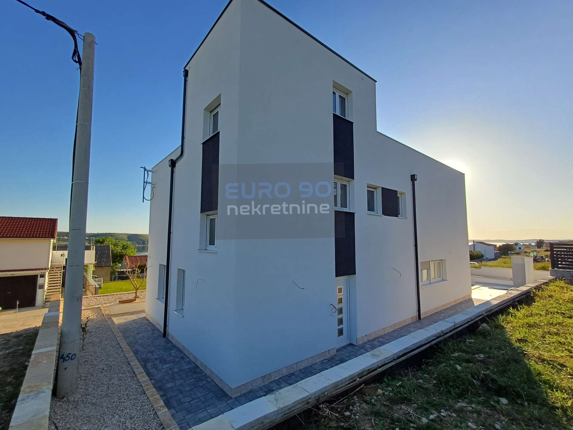 listing-small