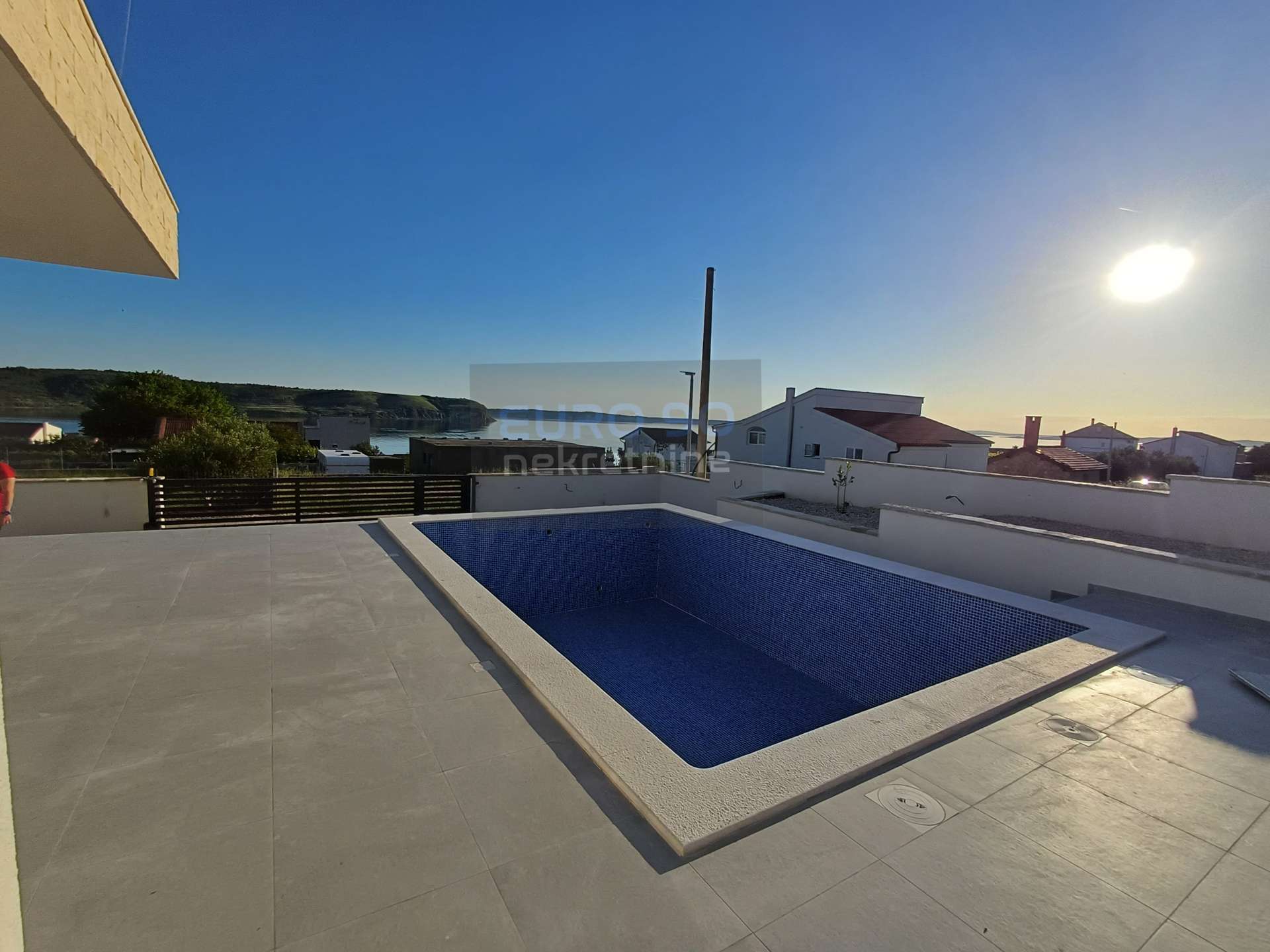listing-small