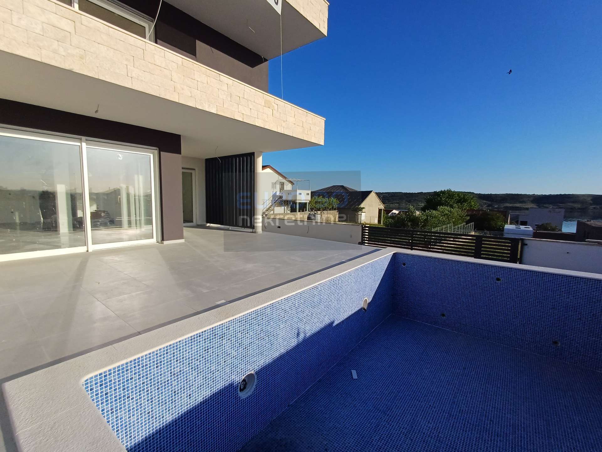 listing-small