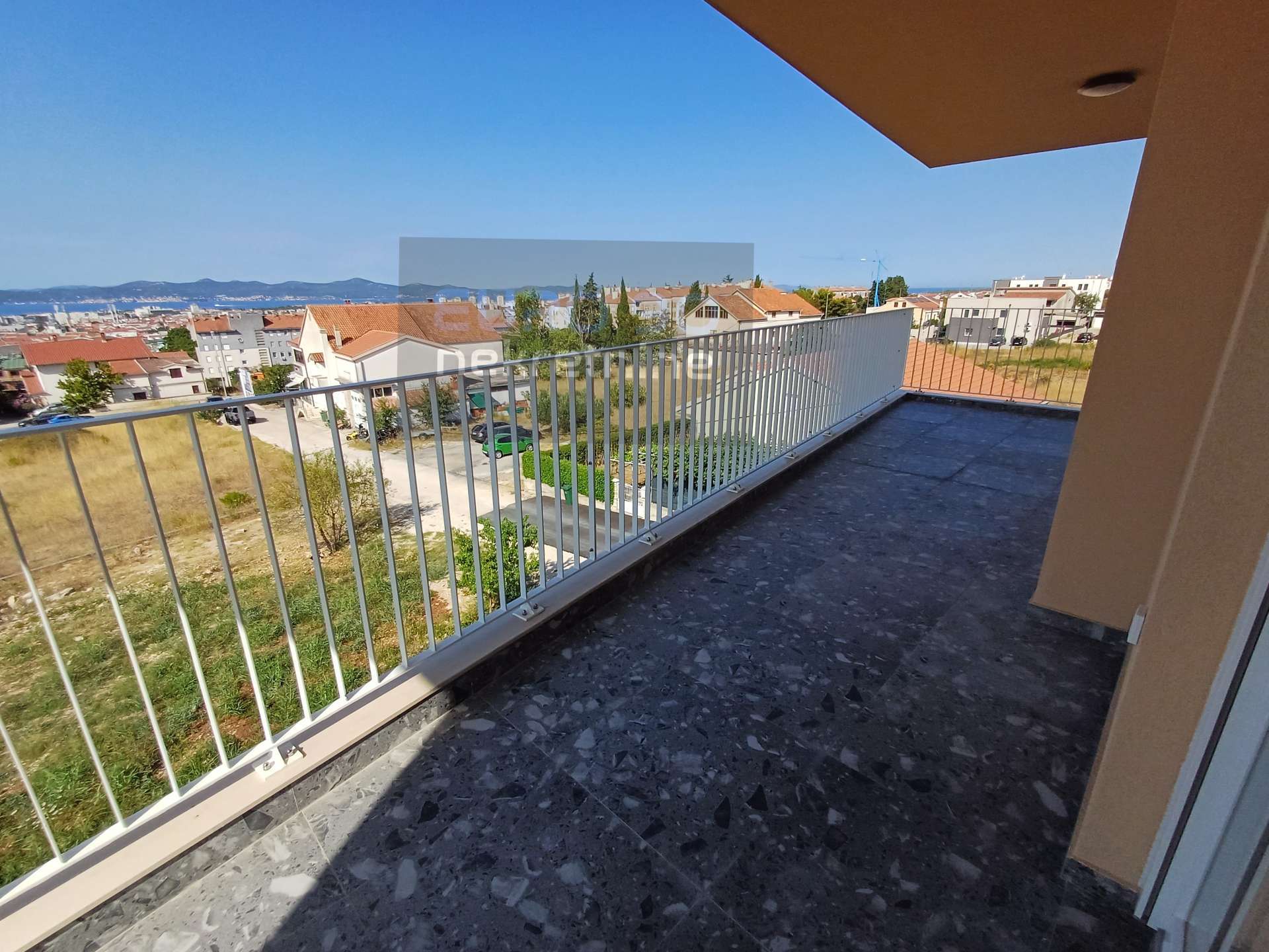 listing-small