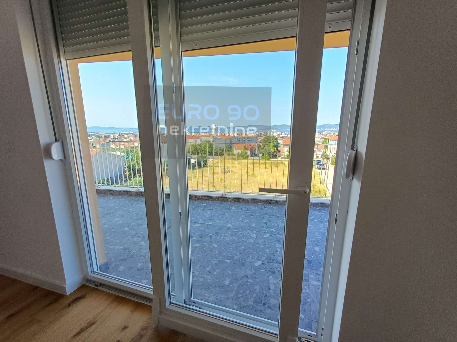 listing-small