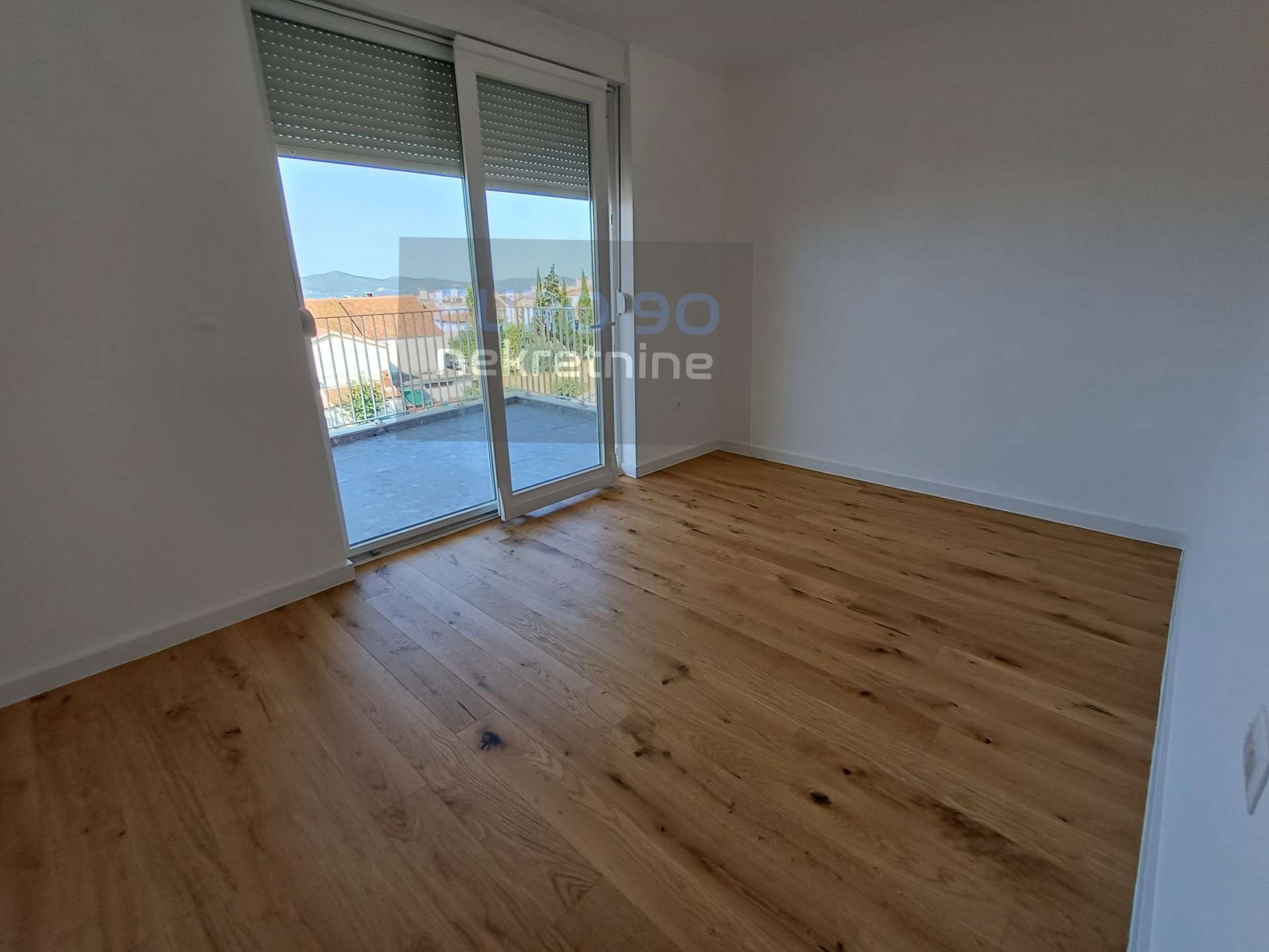 listing-small