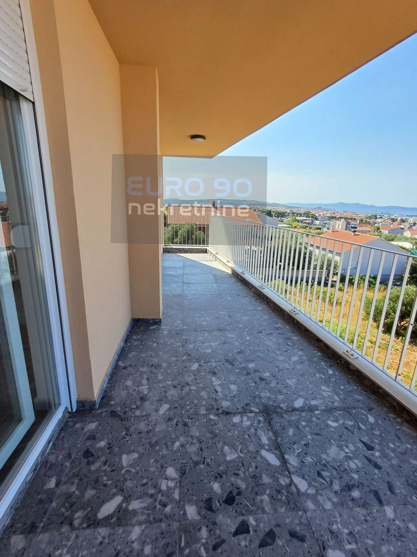 listing-small