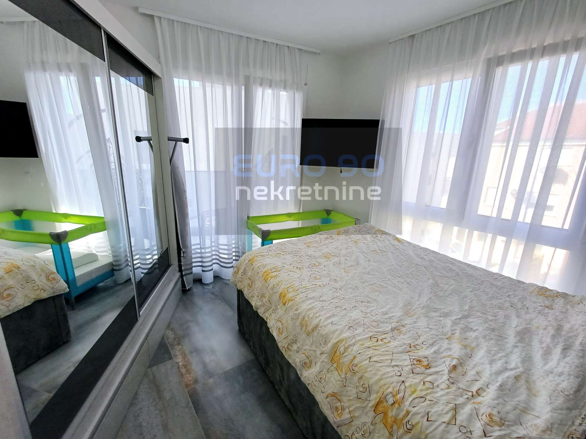 listing-small