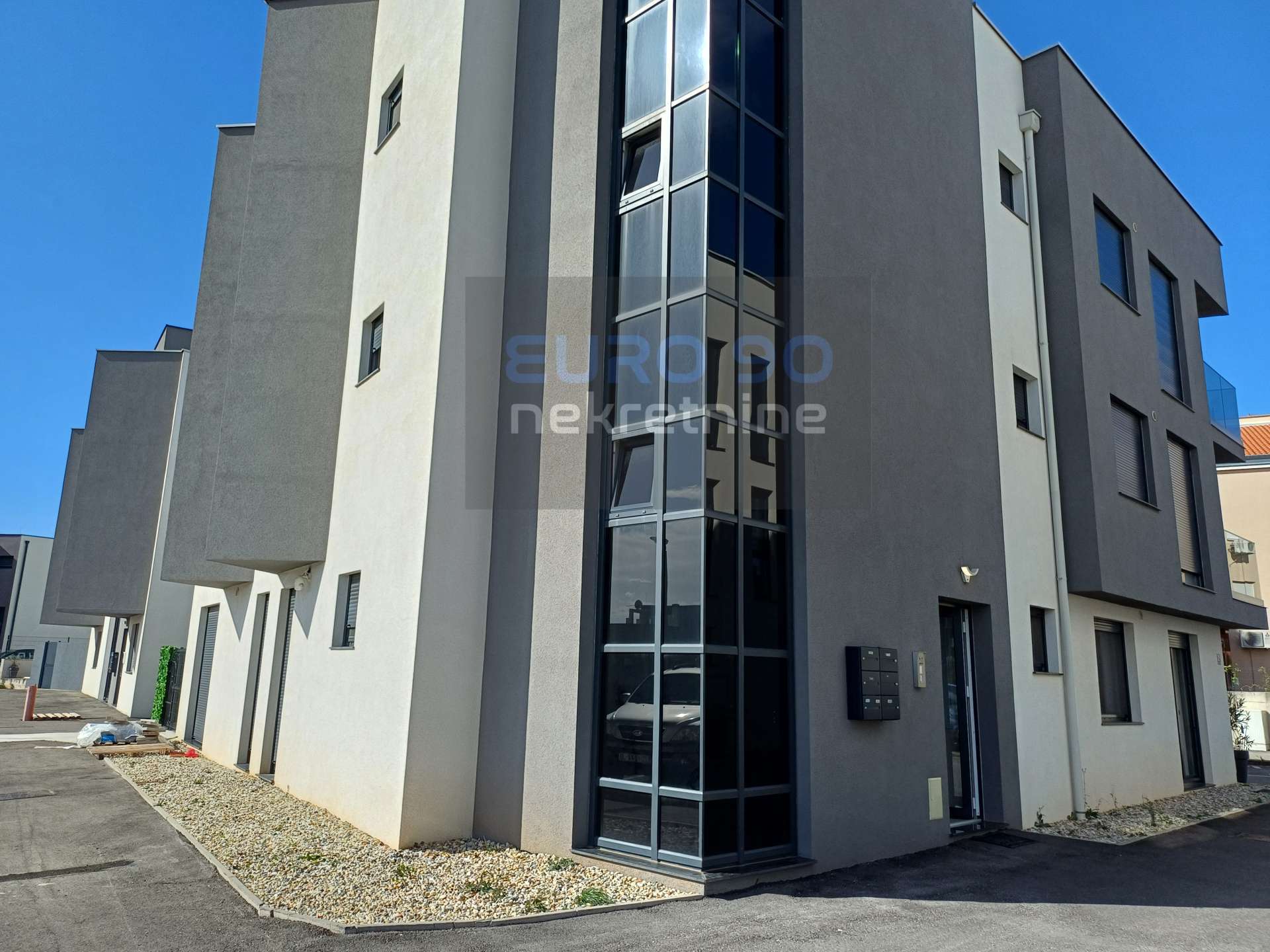 listing-small