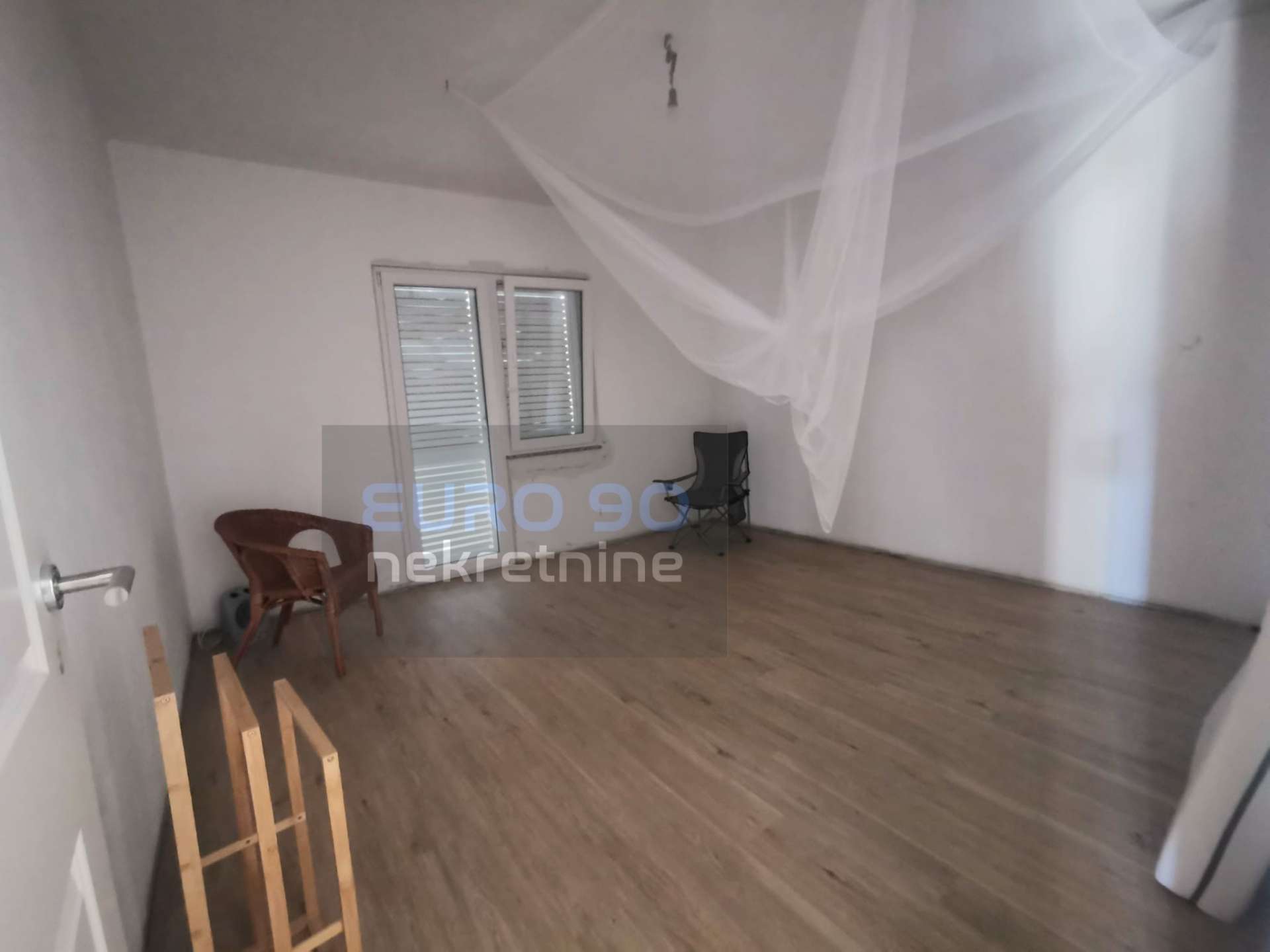 listing-small