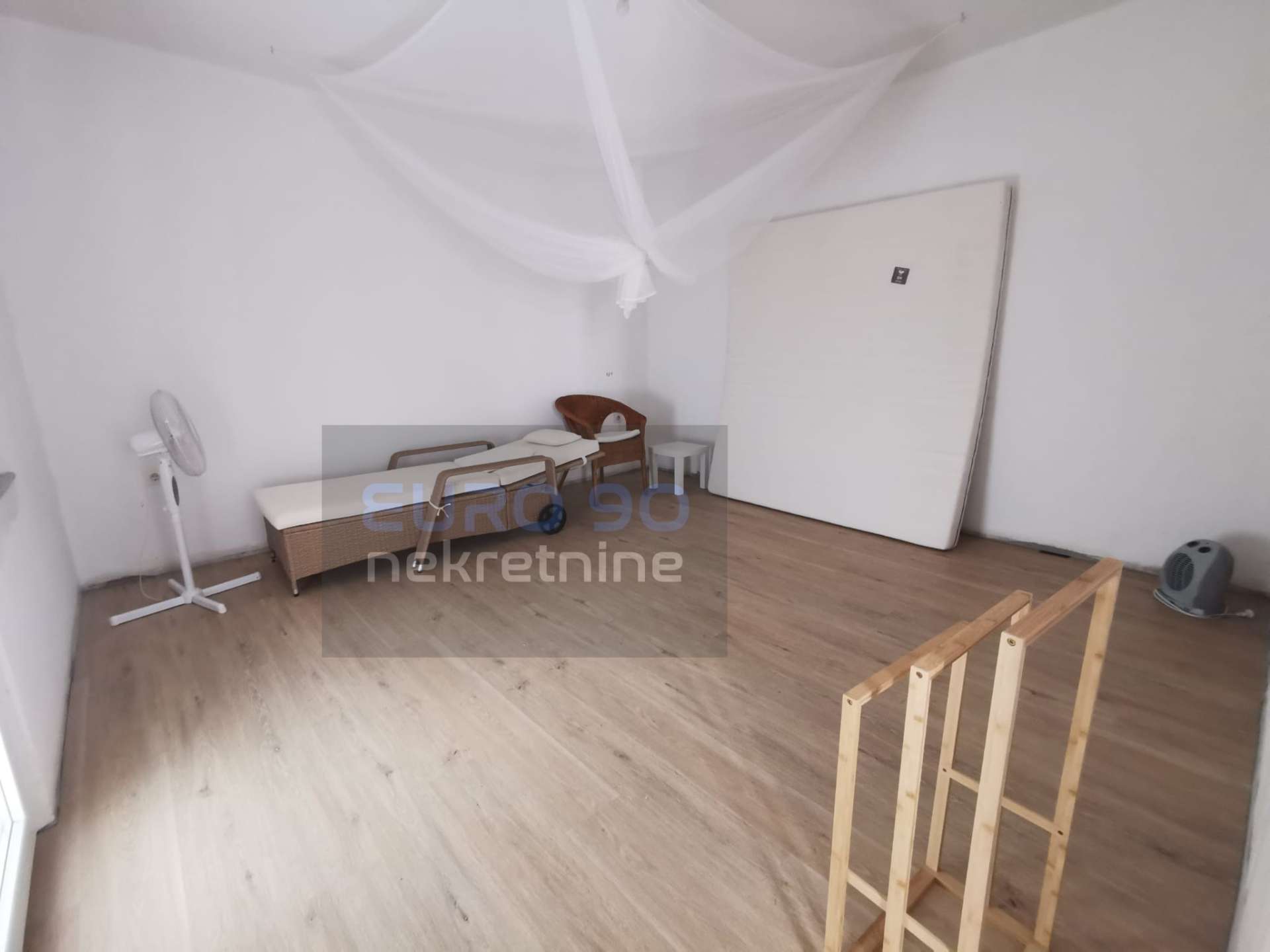listing-small