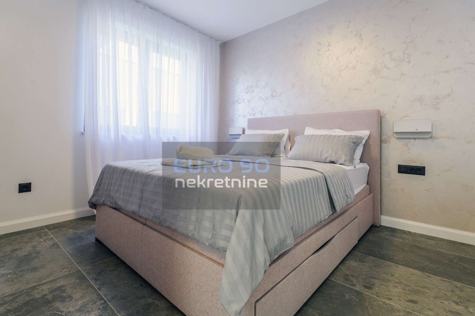 listing-small