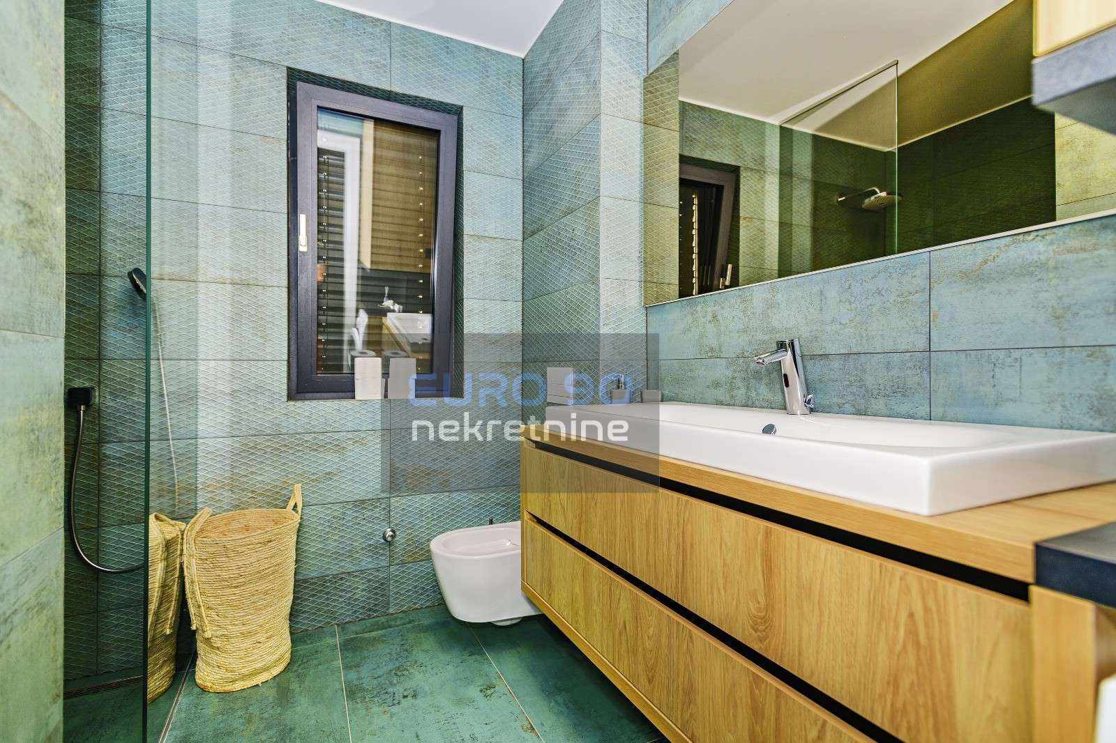 listing-small