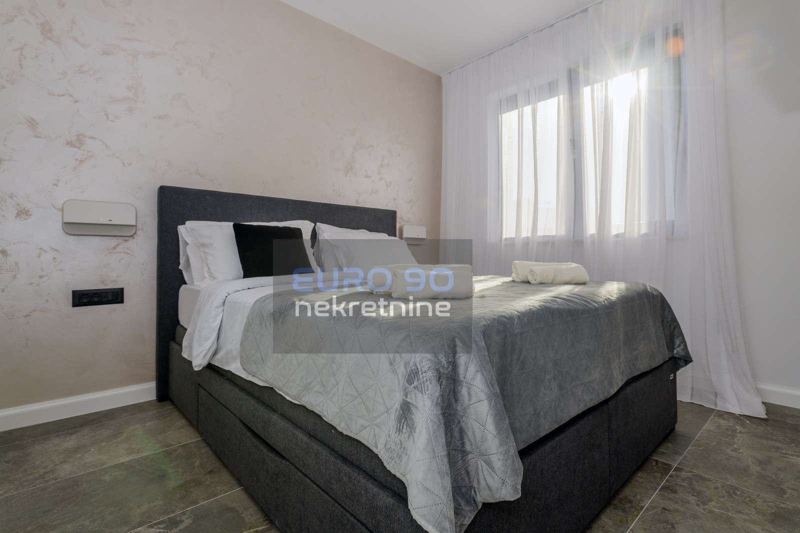 listing-small