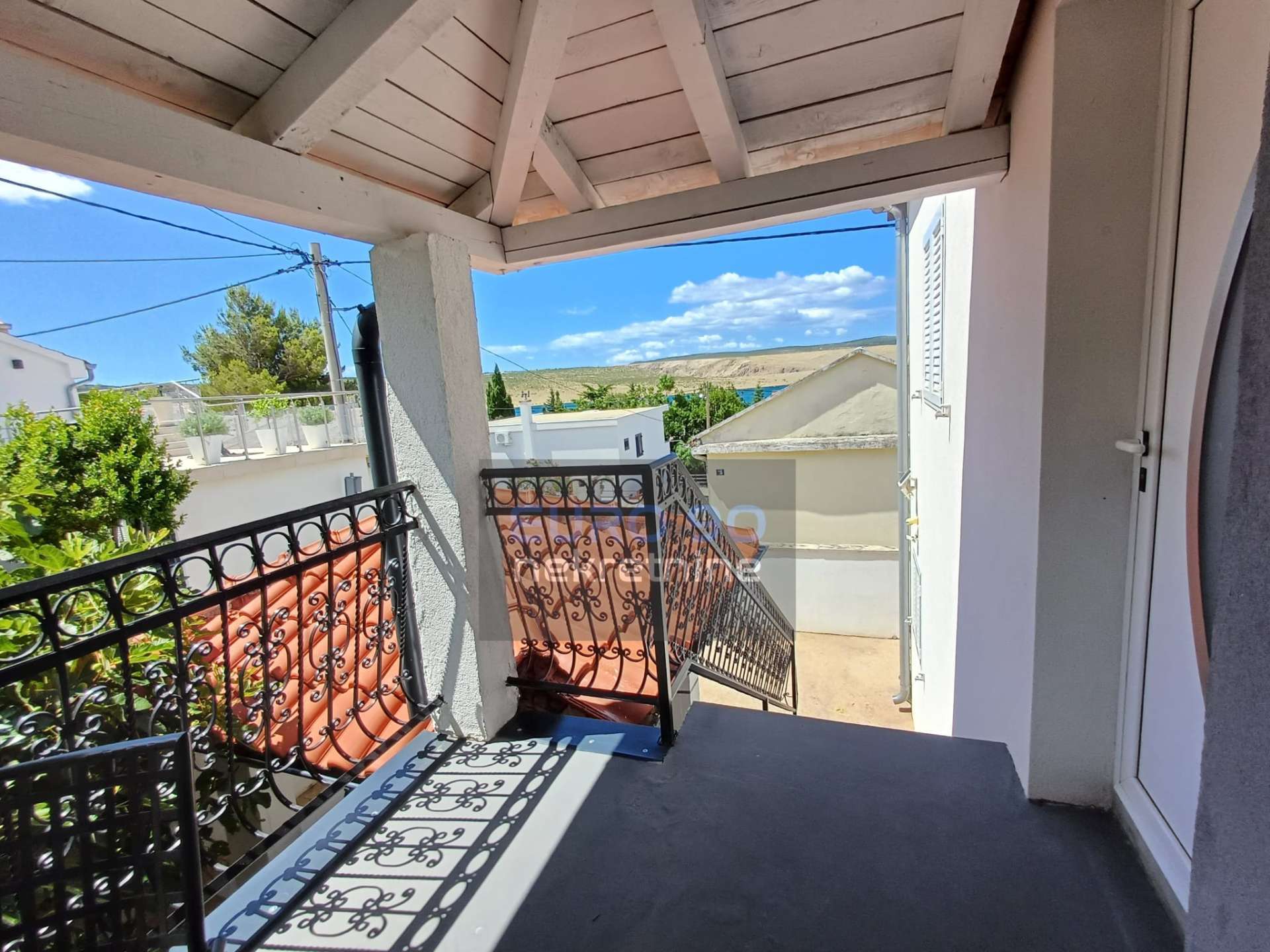 listing-small