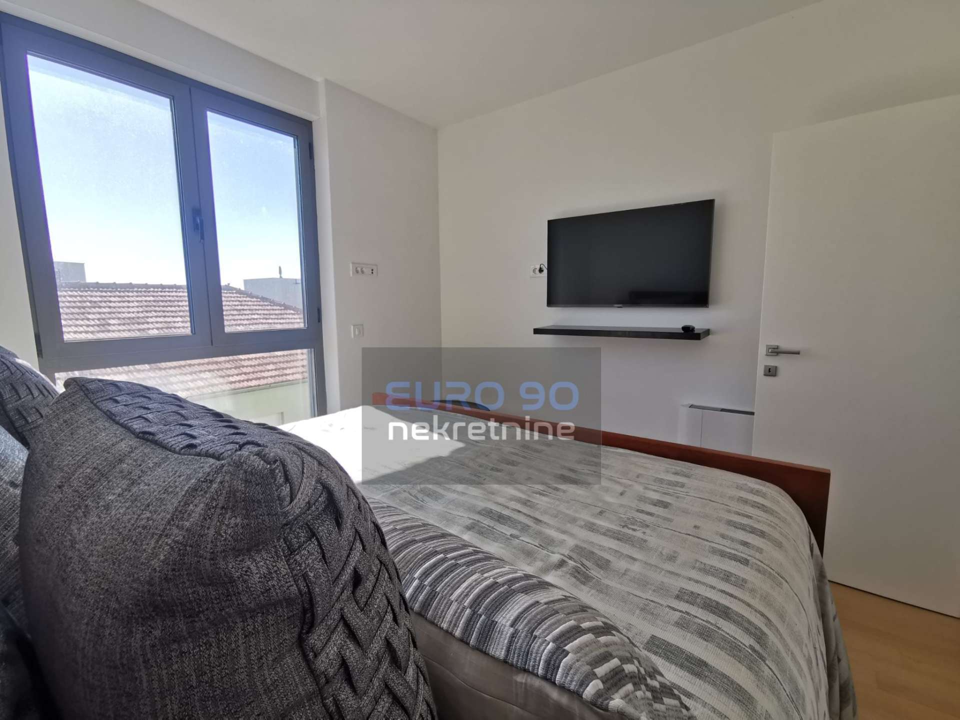 listing-small