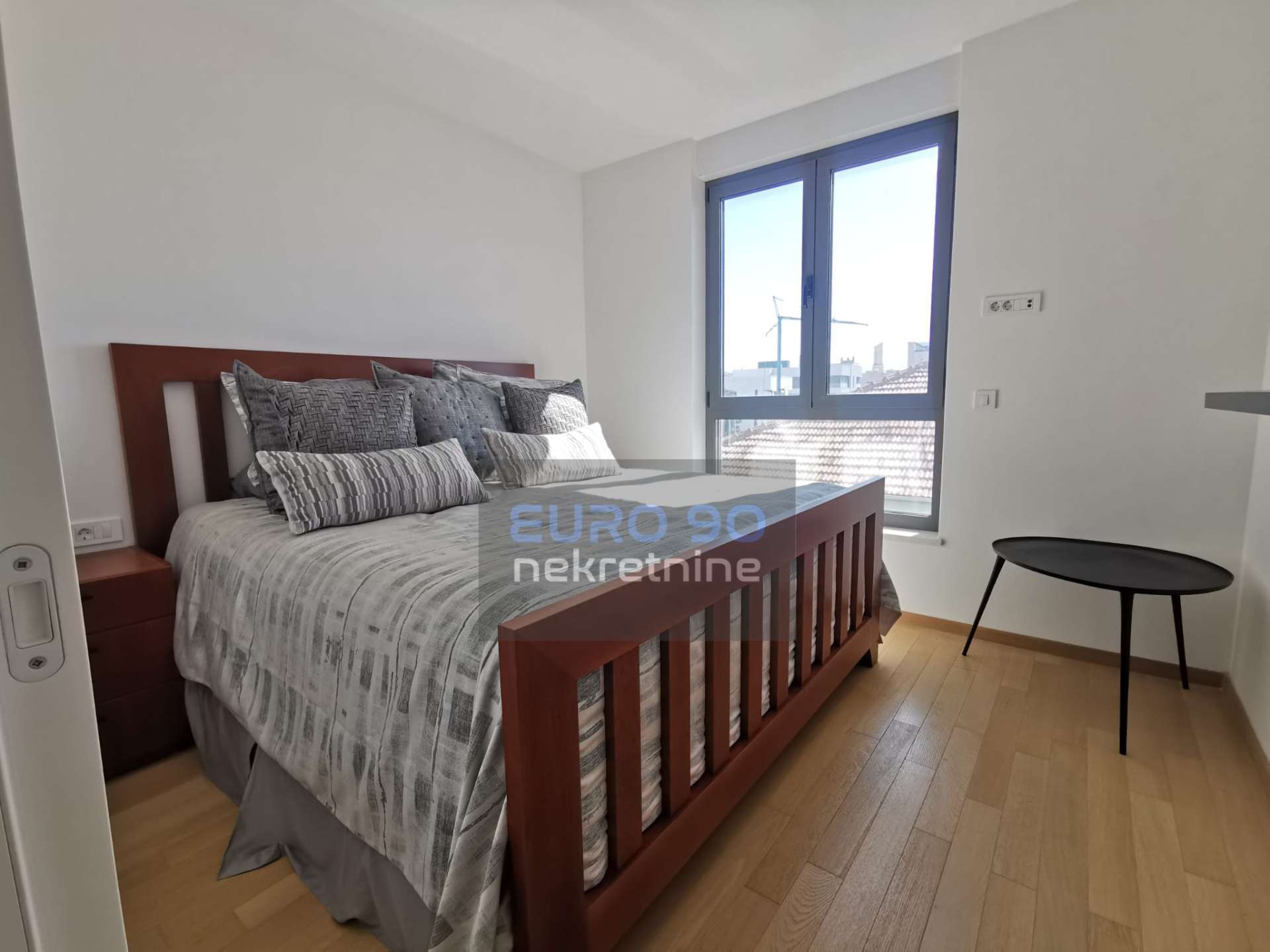 listing-small