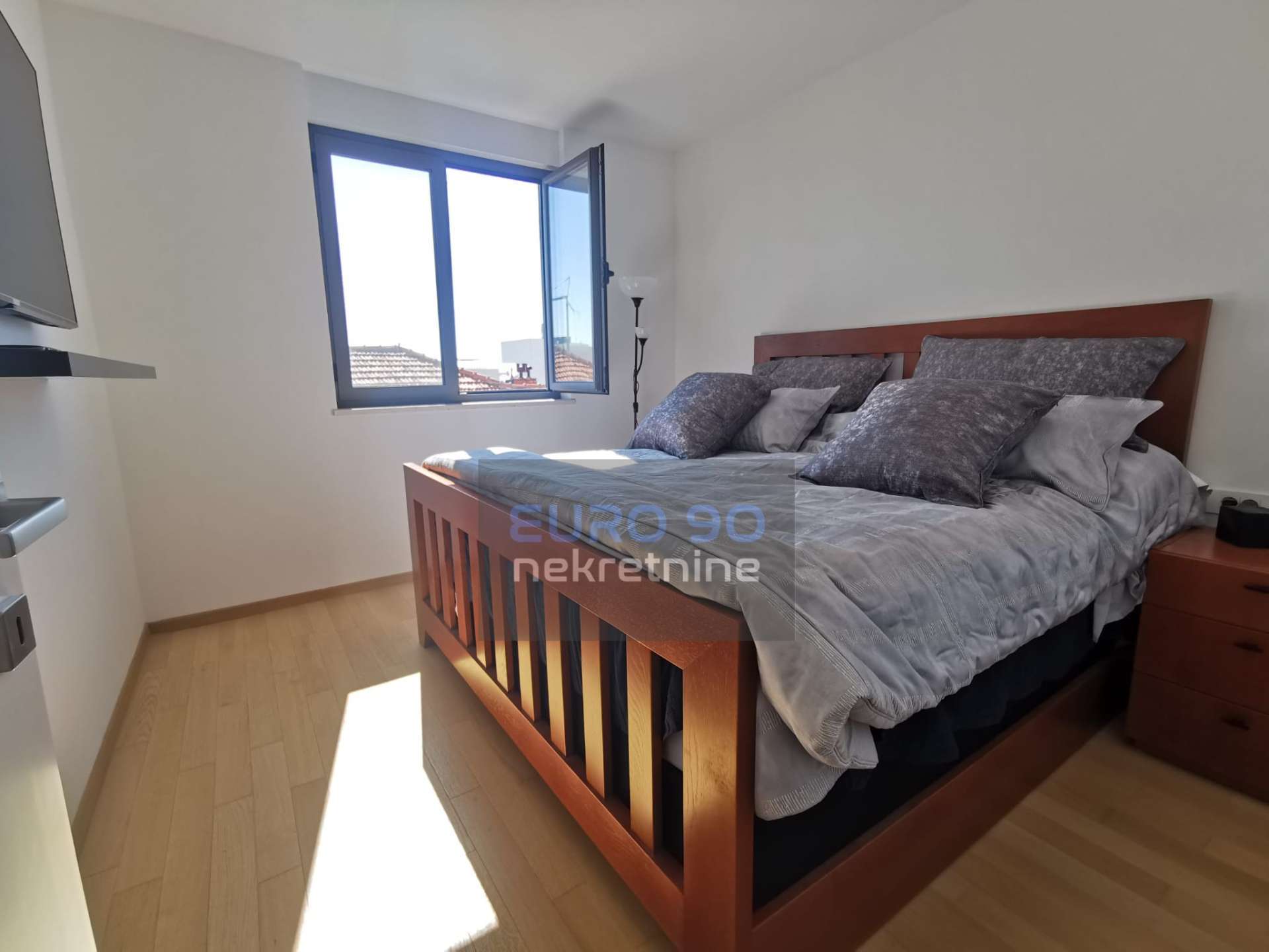 listing-small