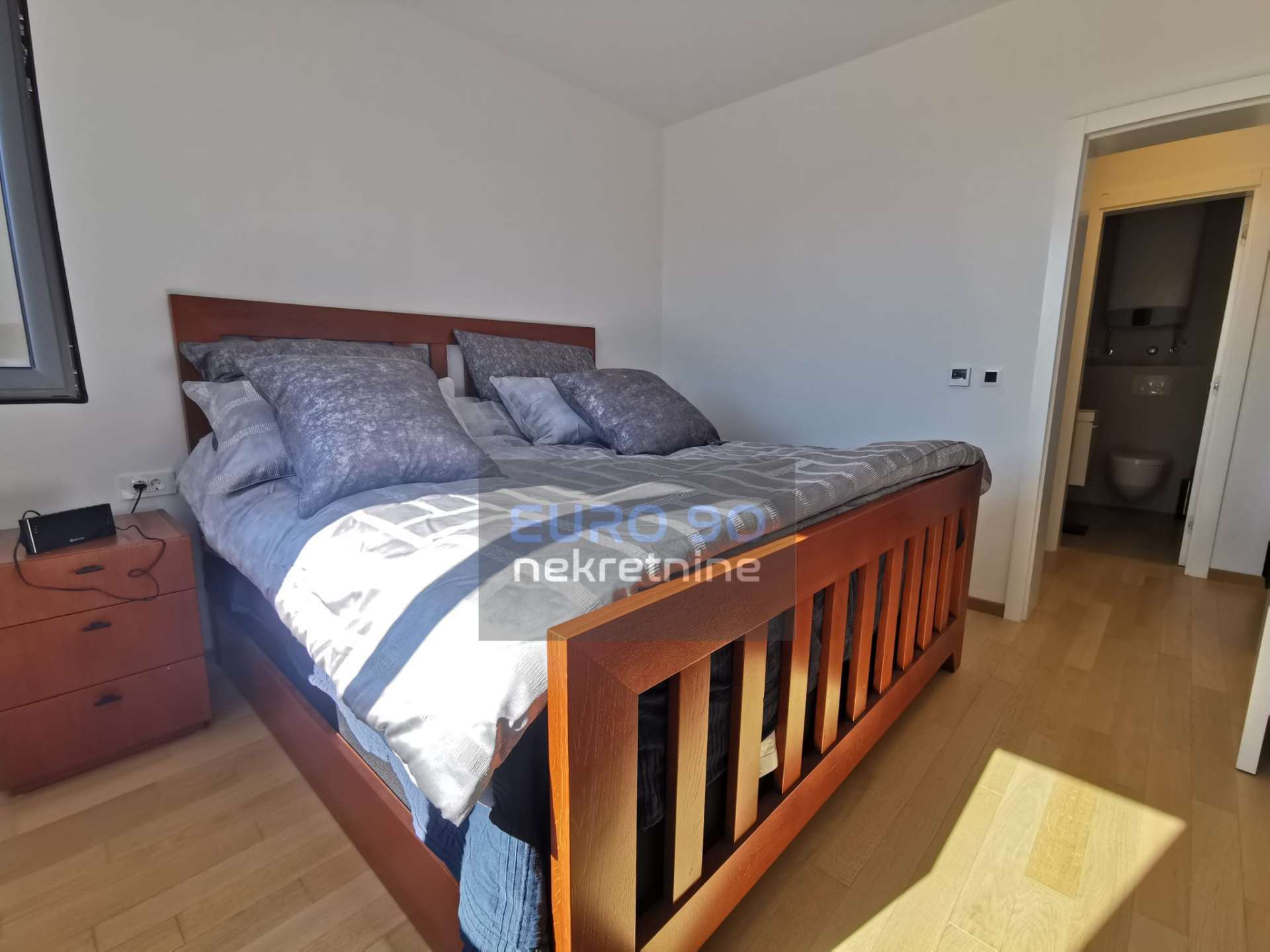 listing-small