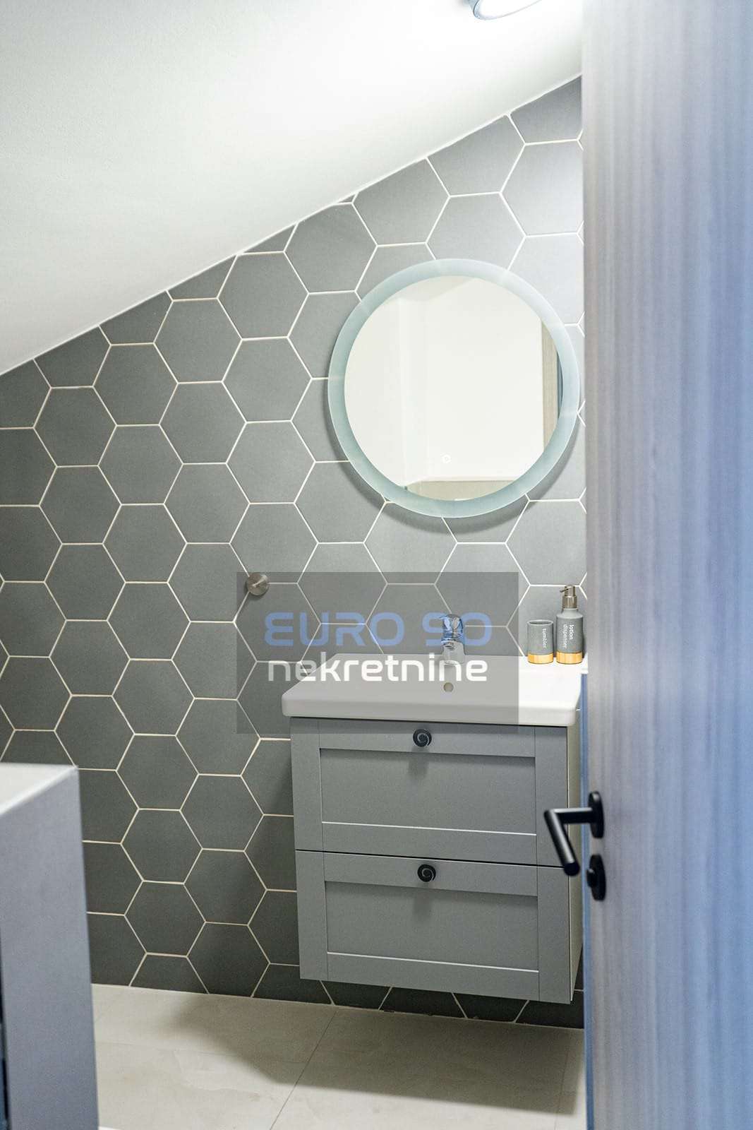 listing-small