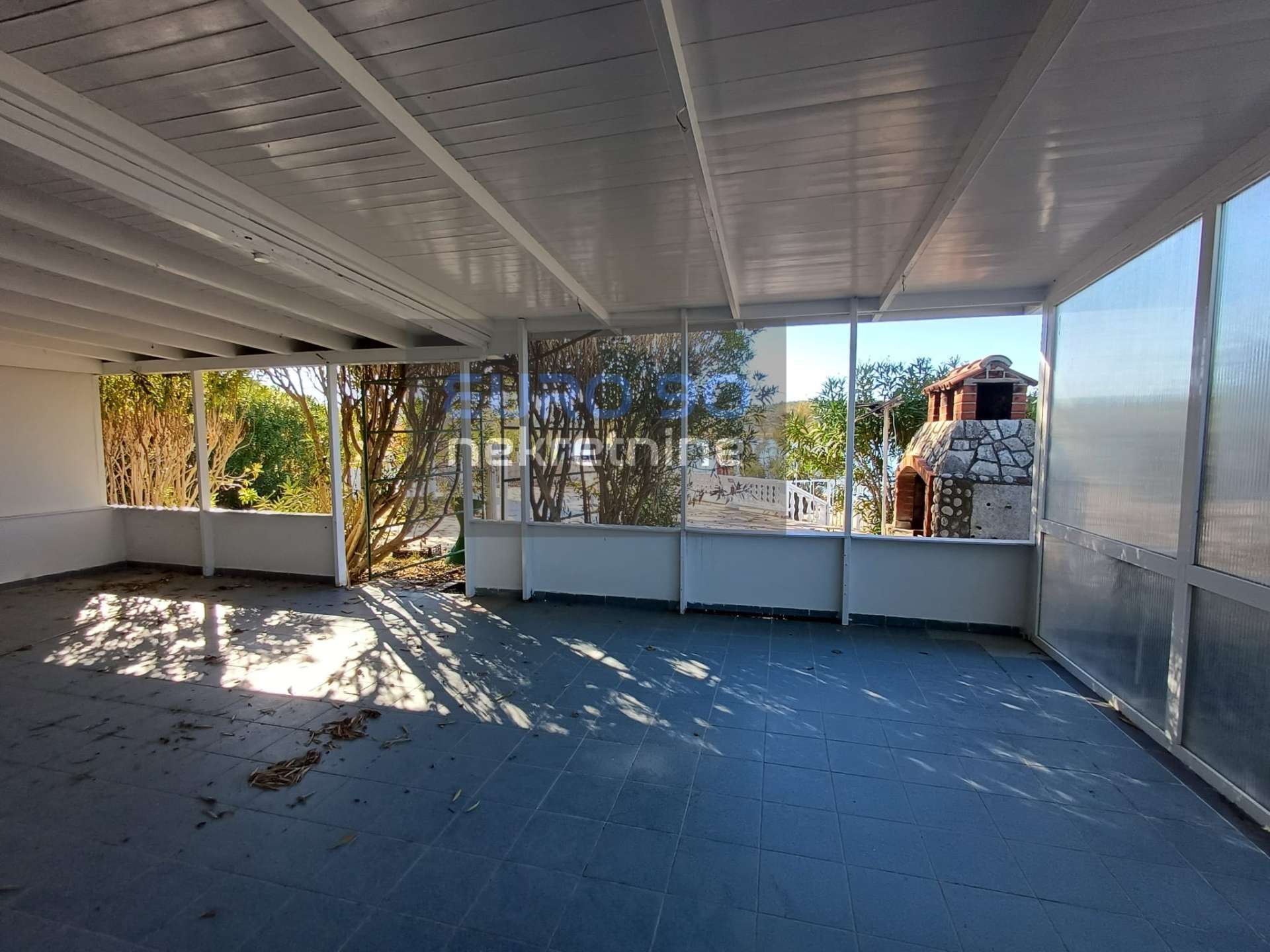 listing-small