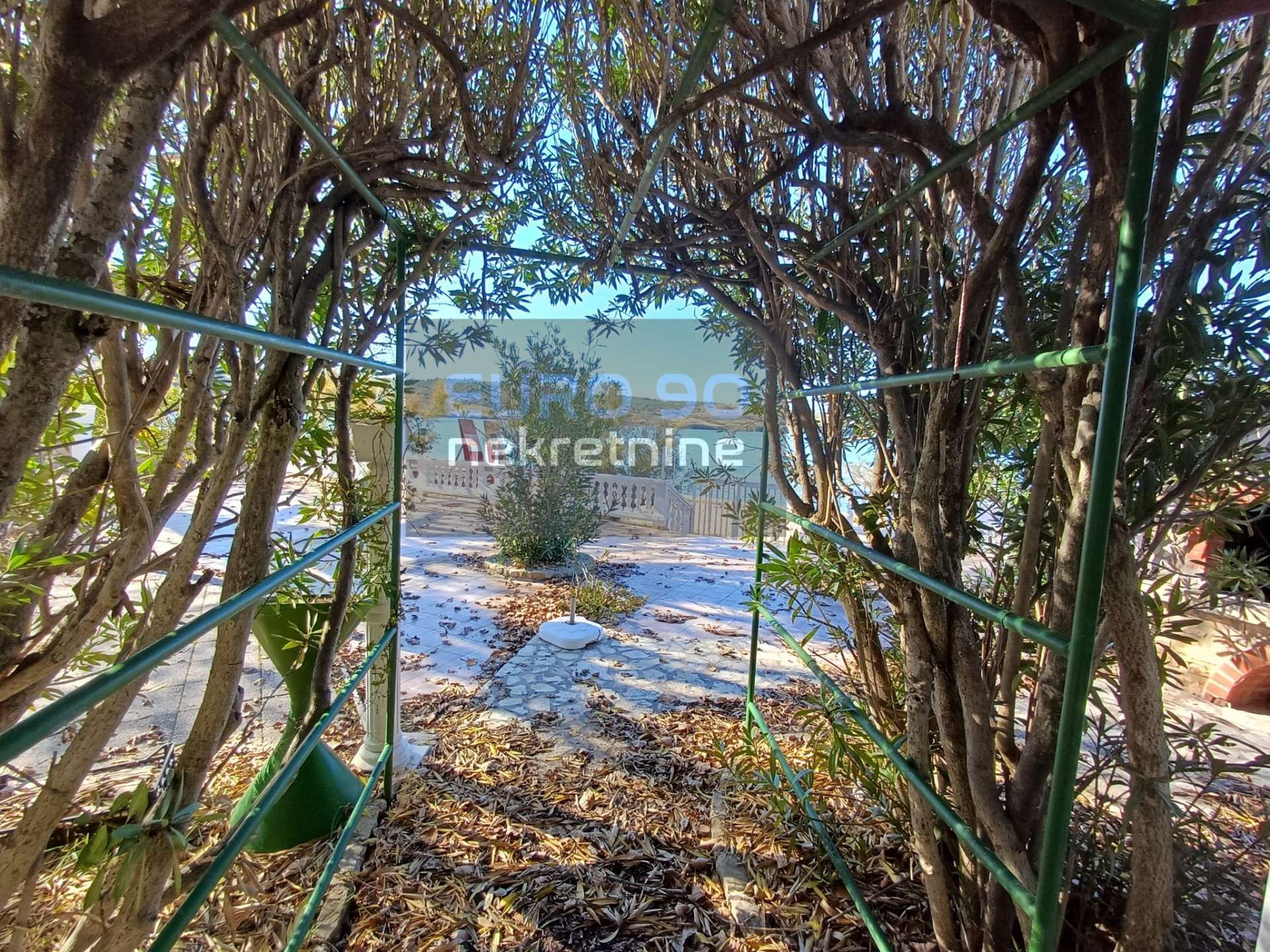 listing-small