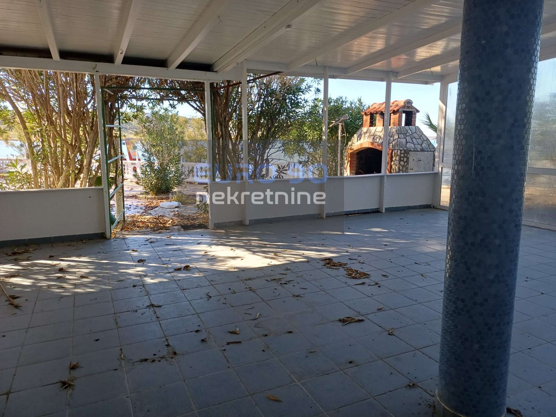 listing-small