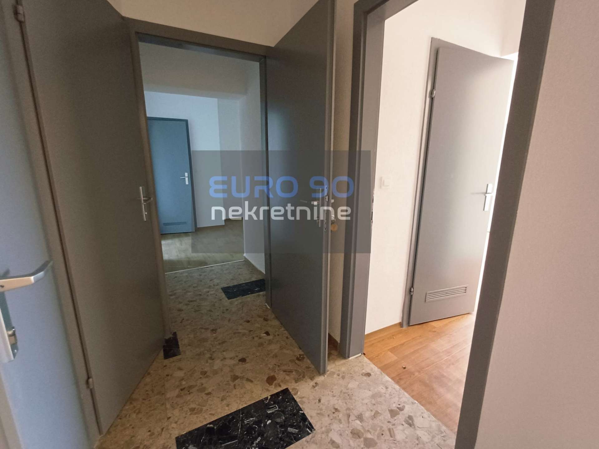 listing-small