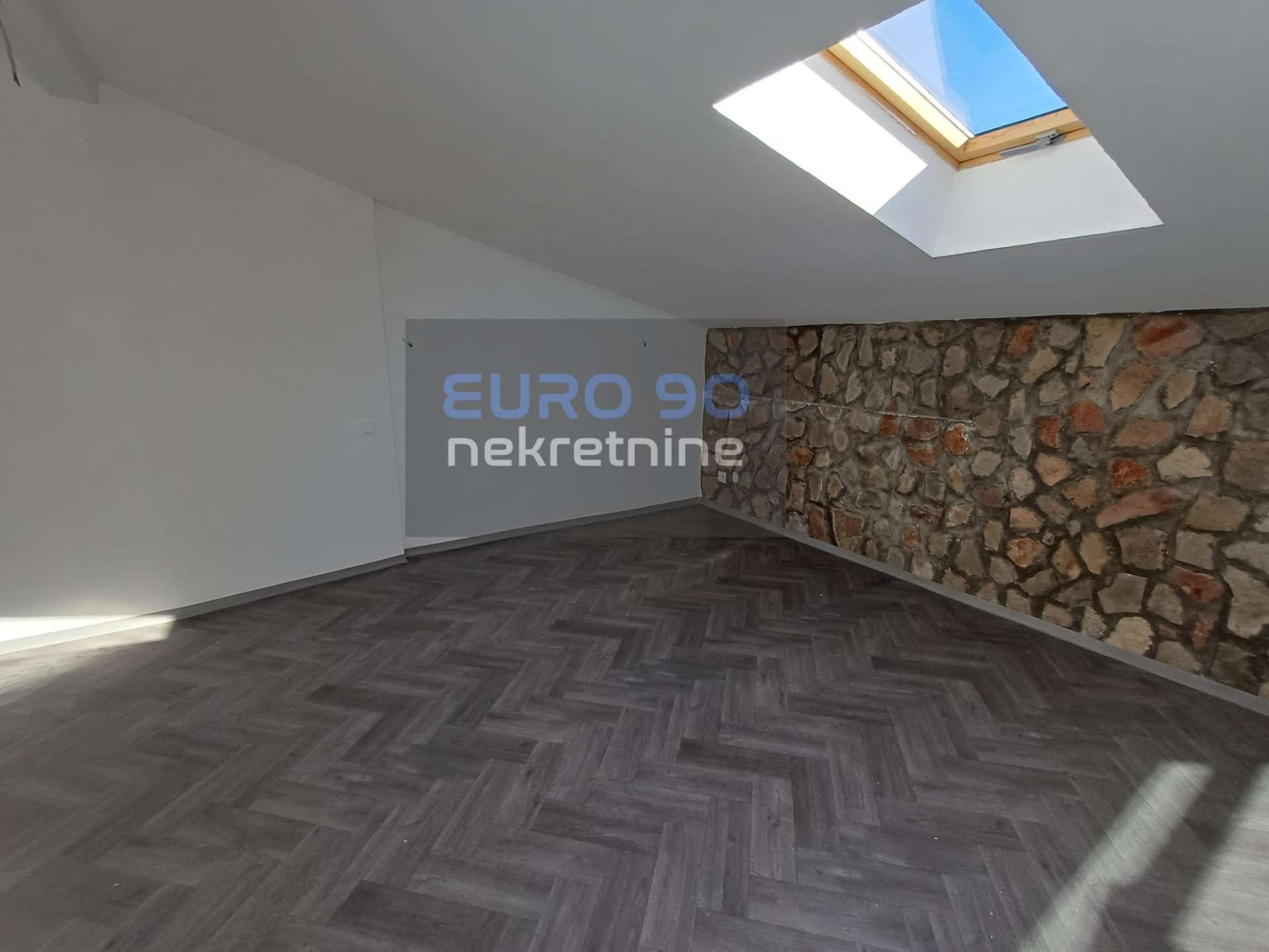 listing-small