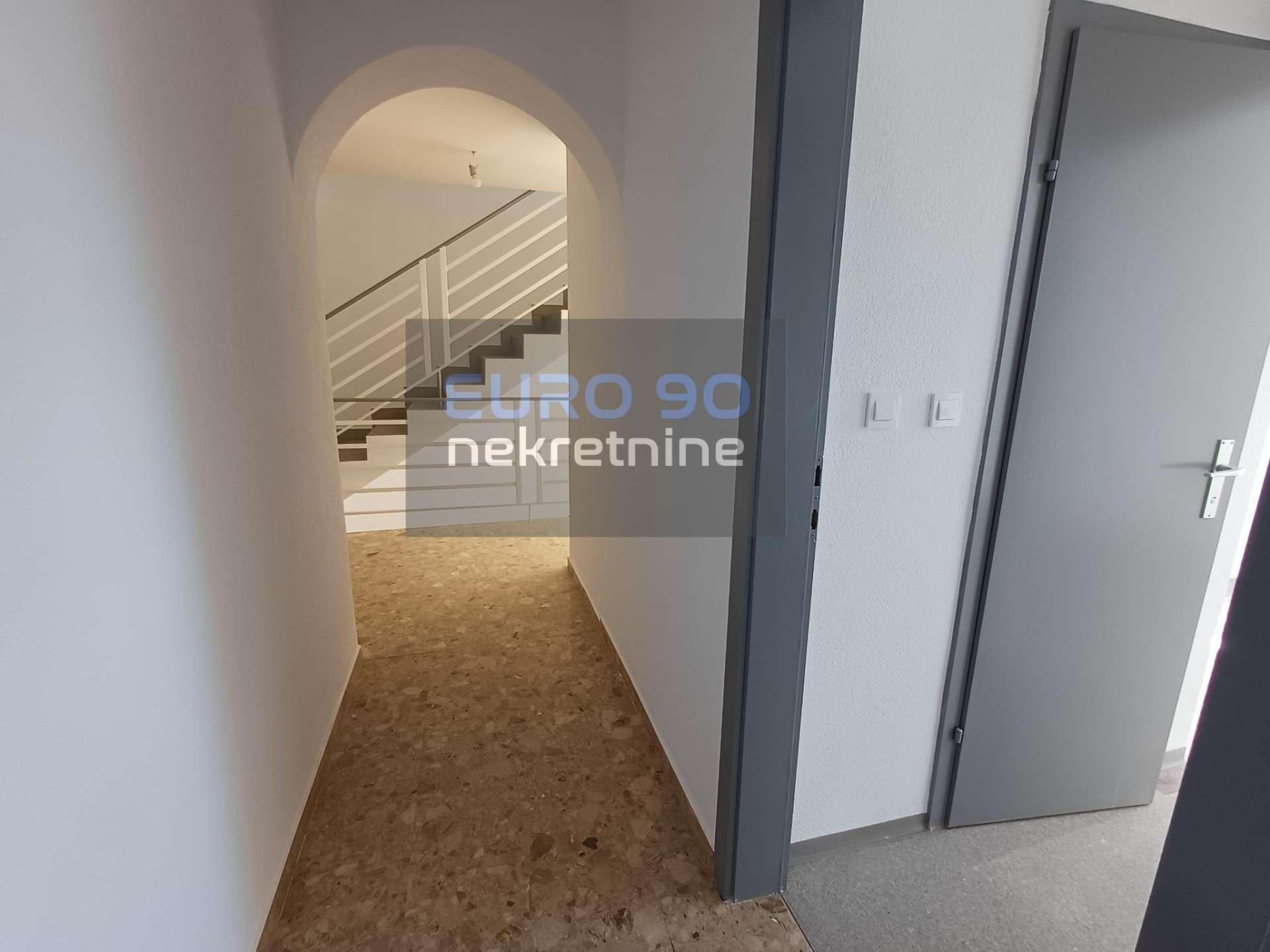 listing-small