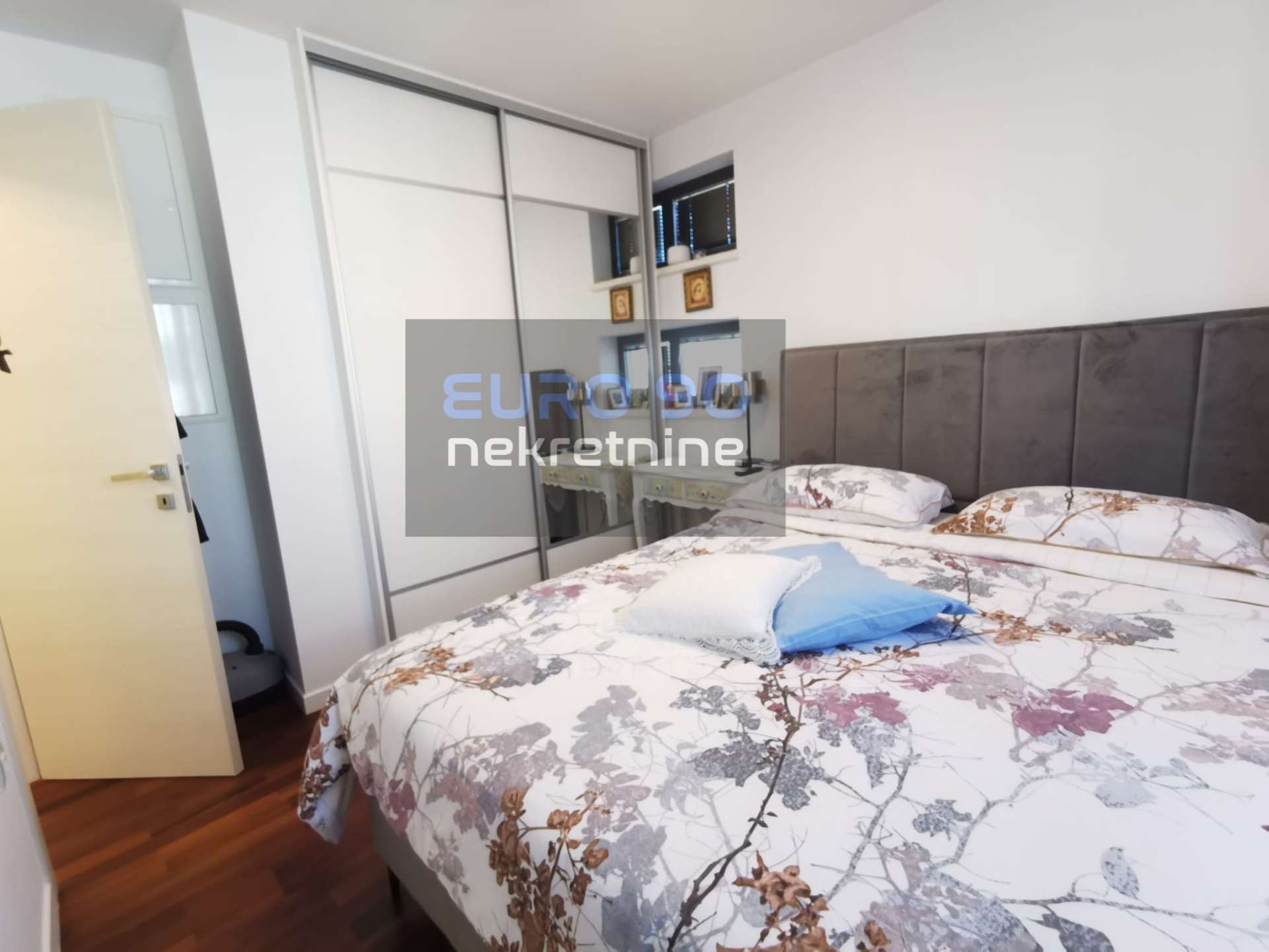 listing-small