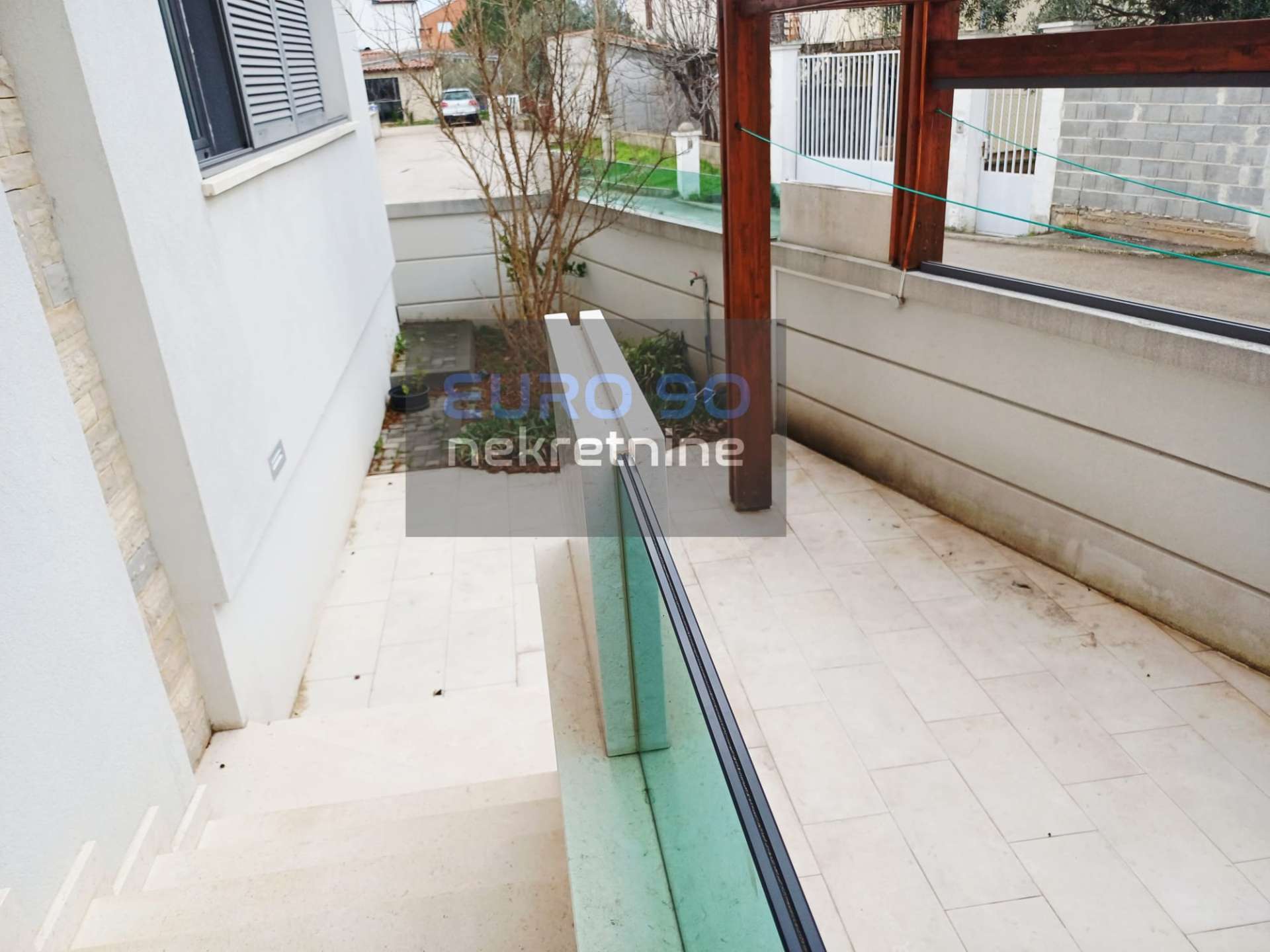 listing-small