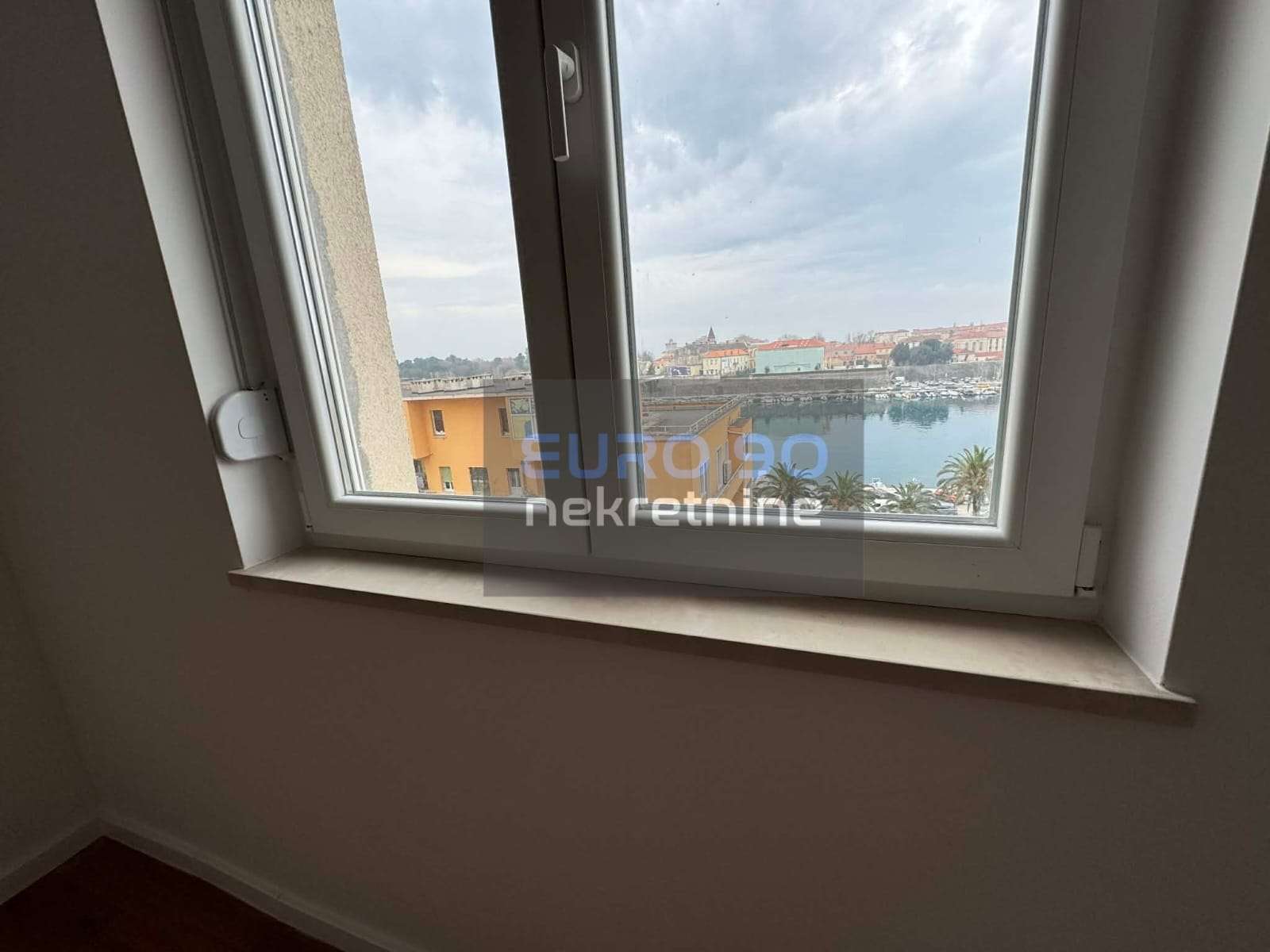 listing-small