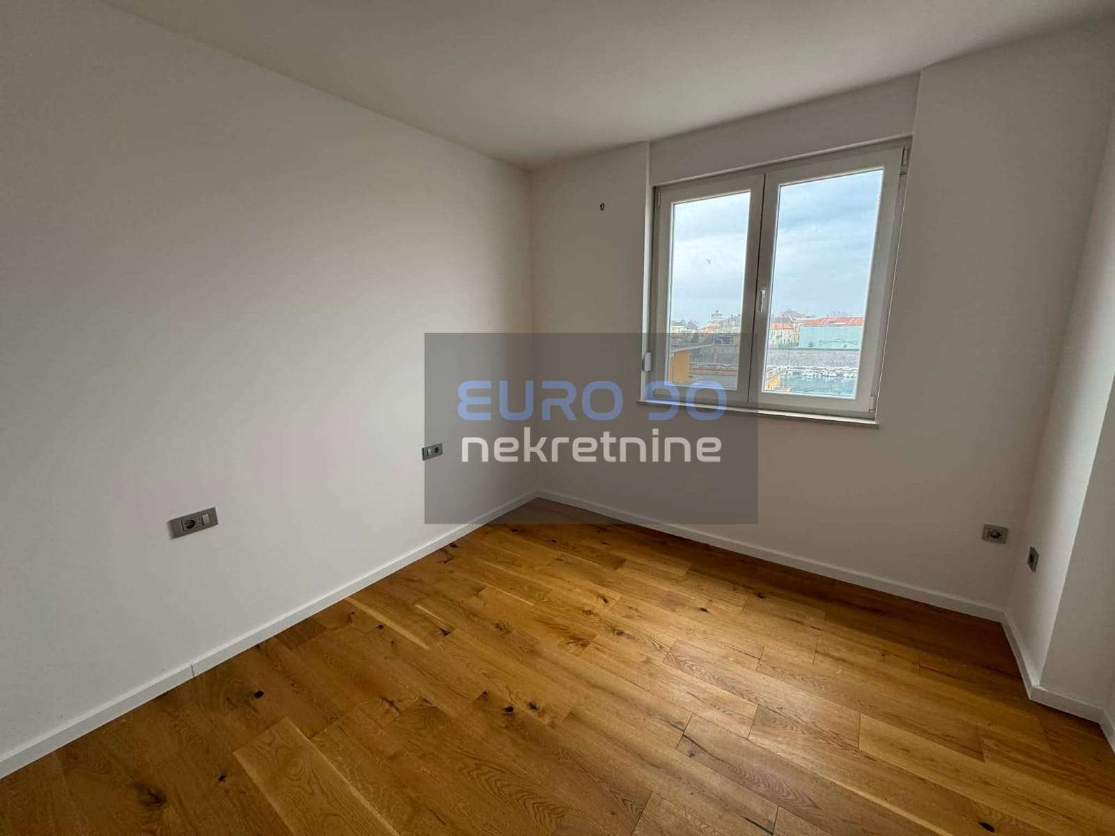 listing-small