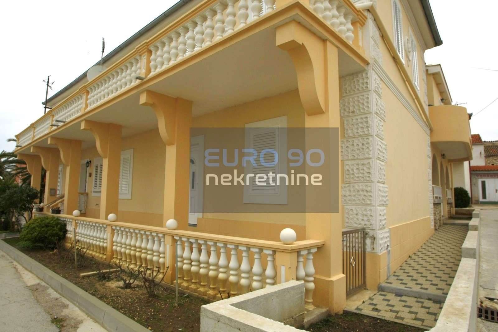 listing-small