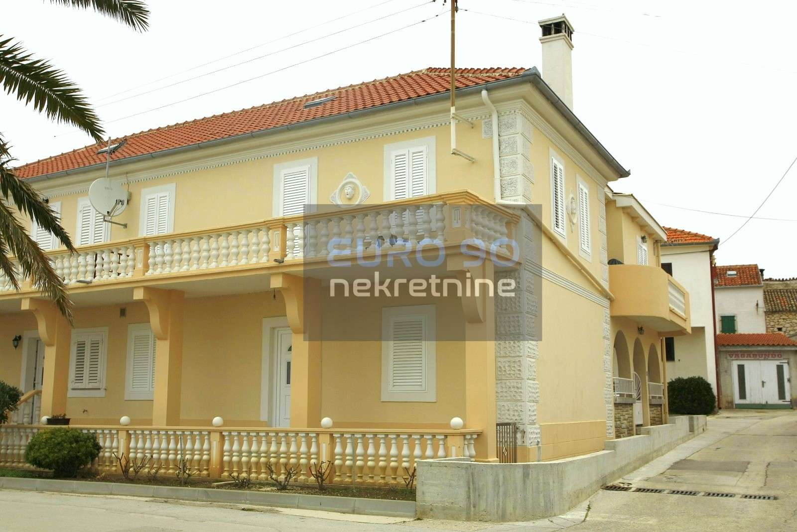 listing-small