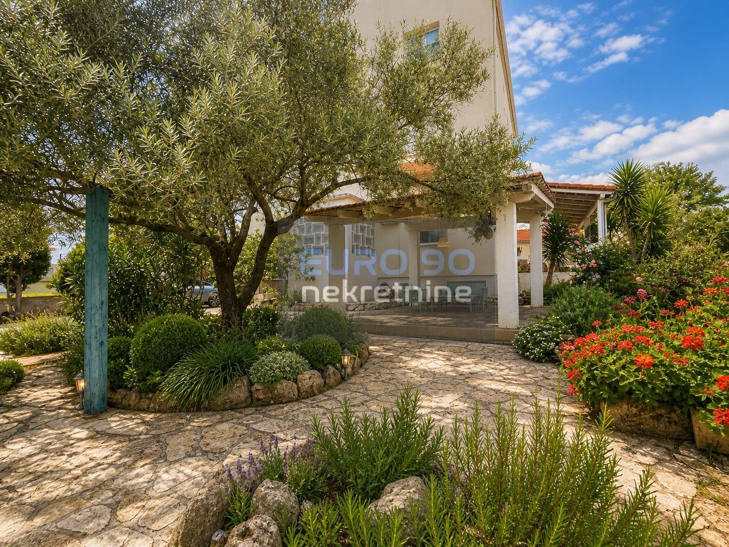 listing-small