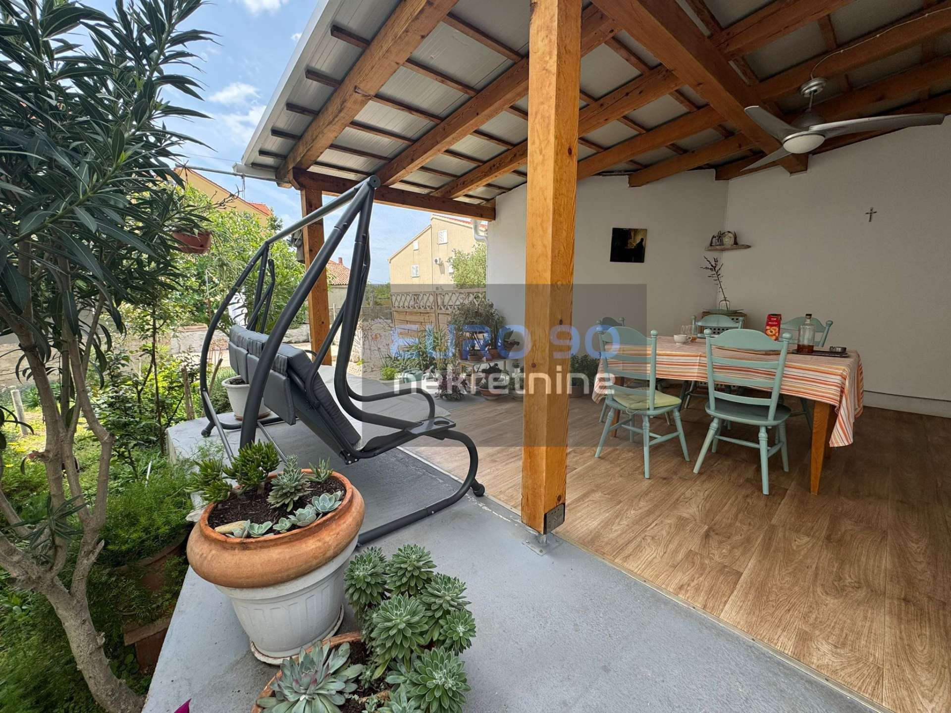 listing-small