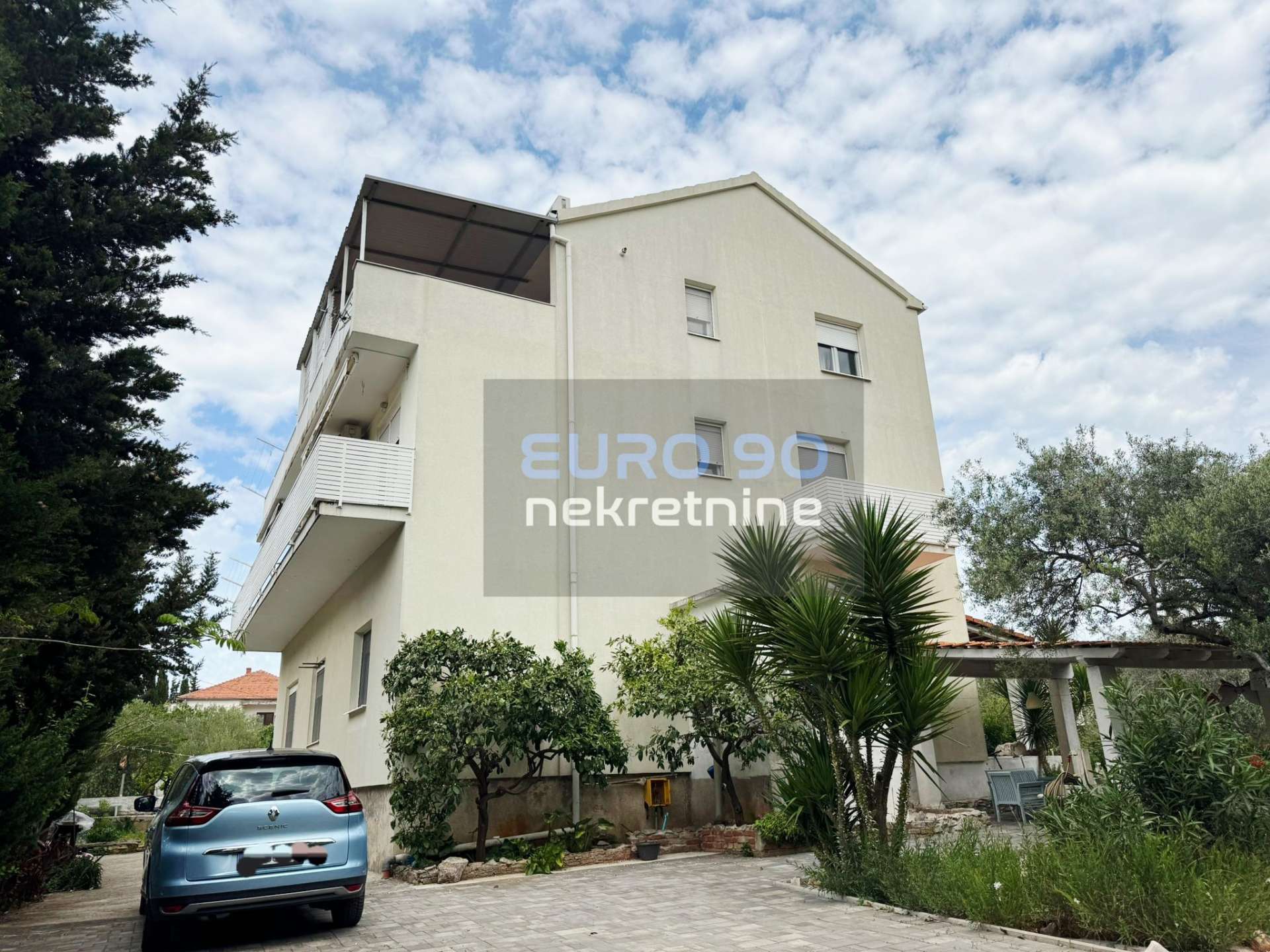 listing-small