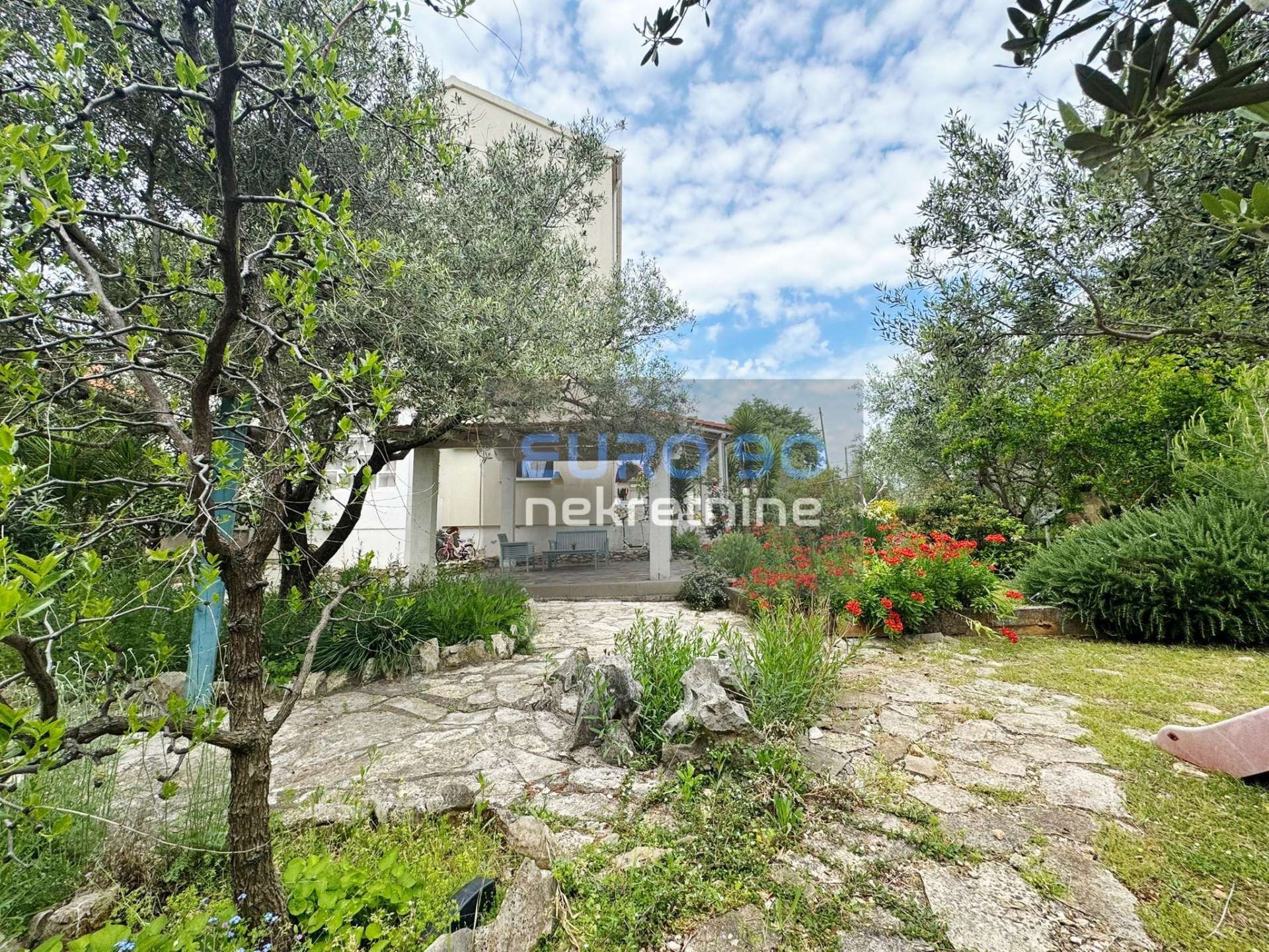listing-small