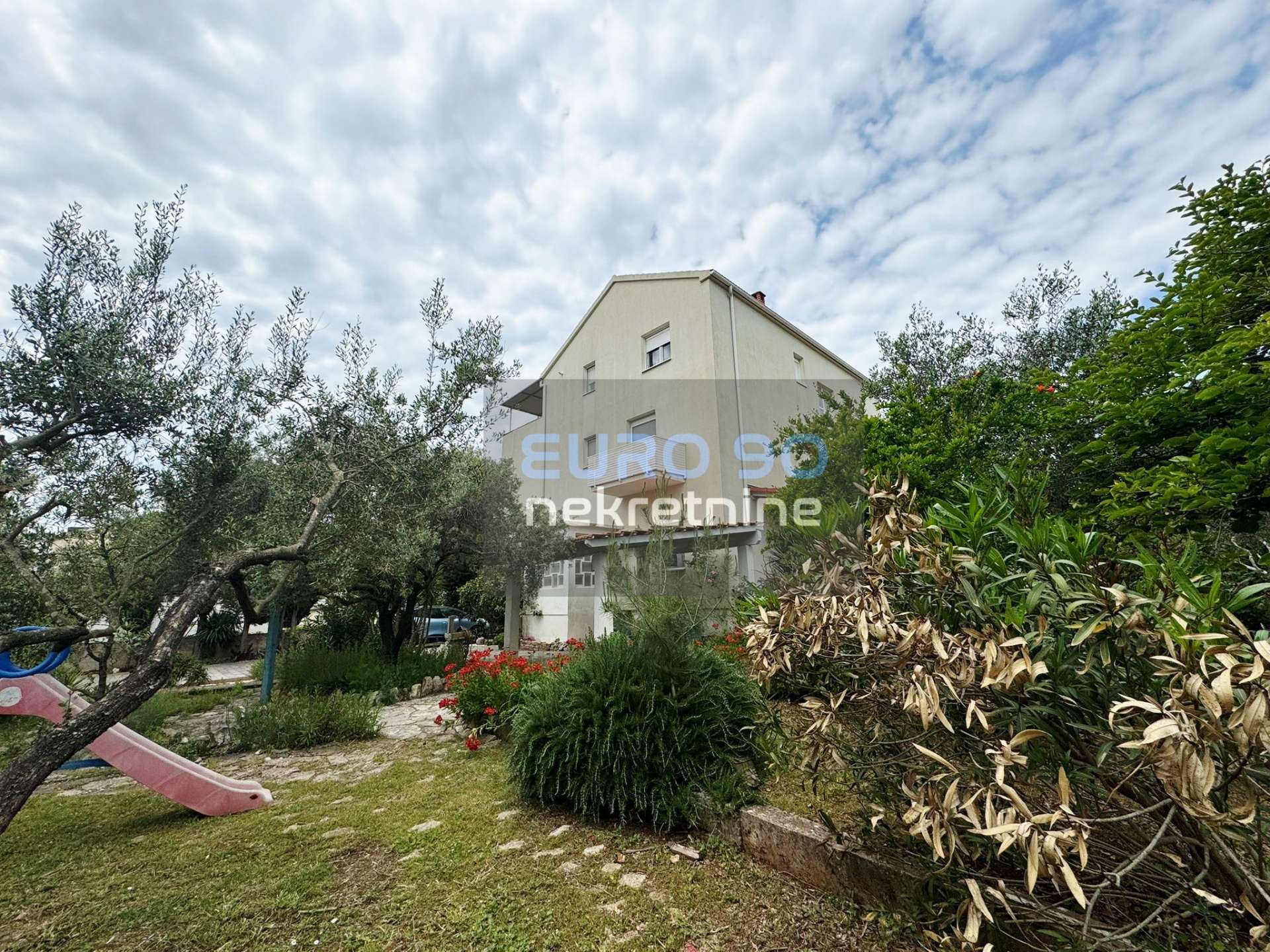 listing-small