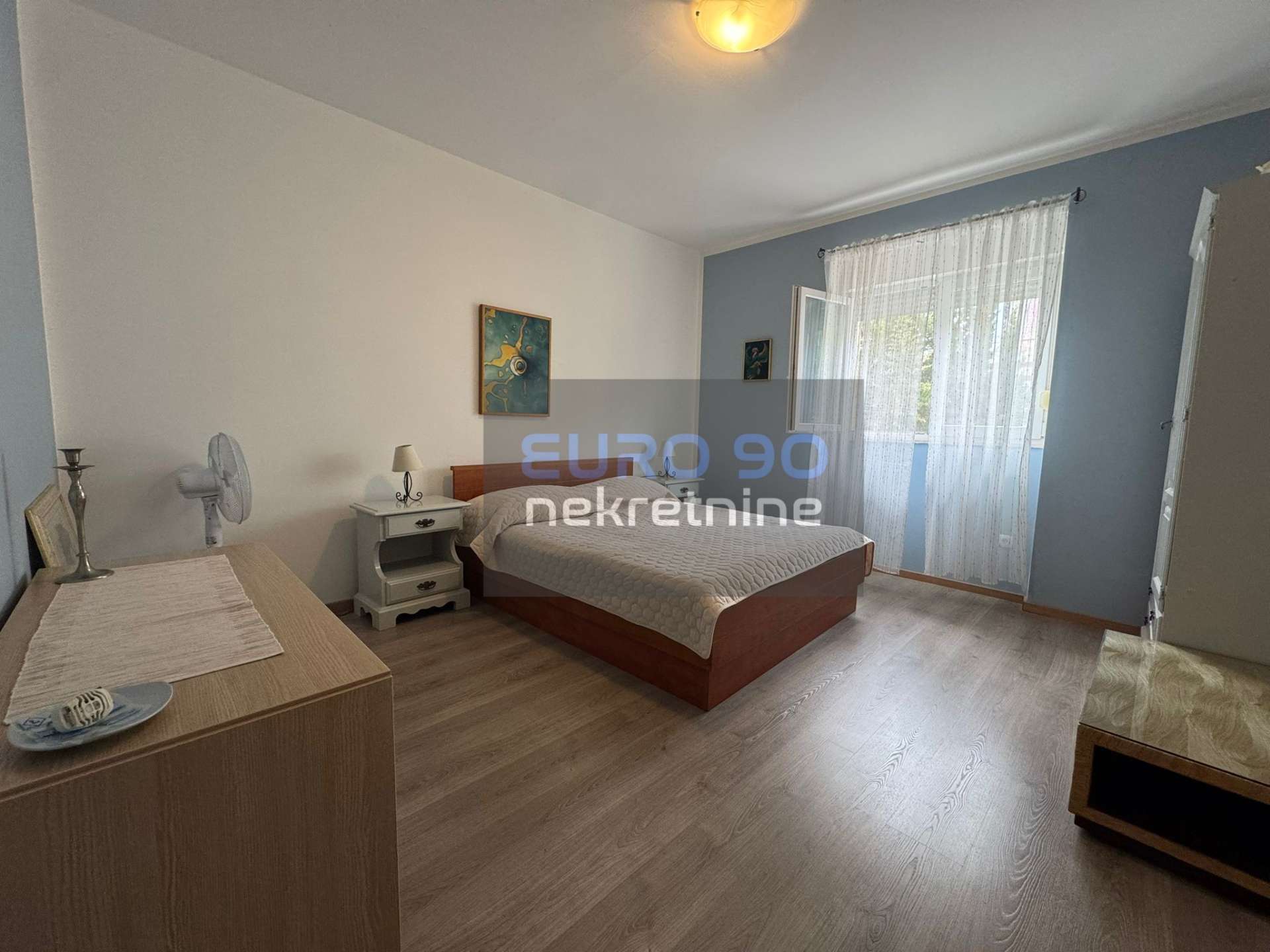 listing-small