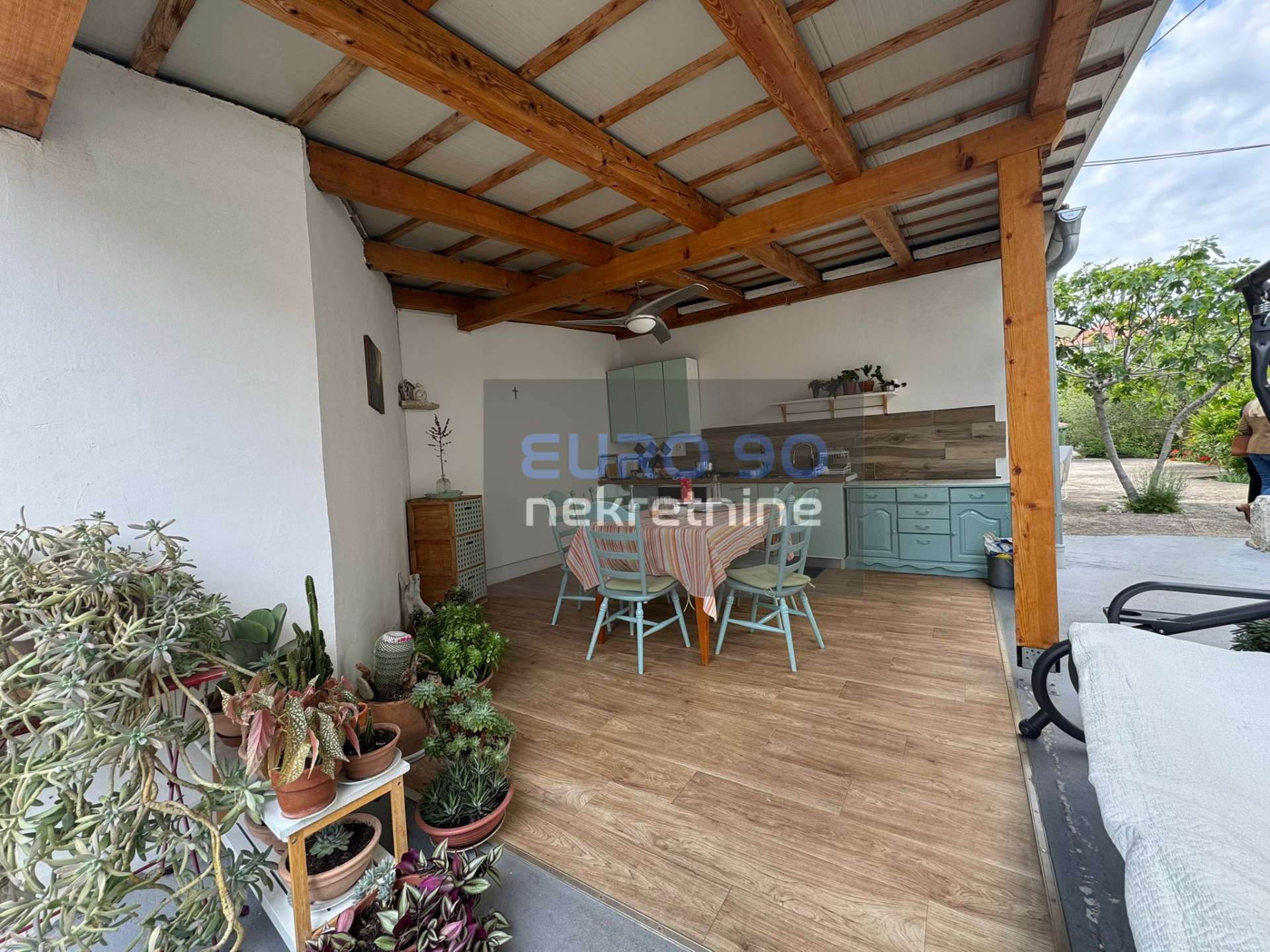 listing-small