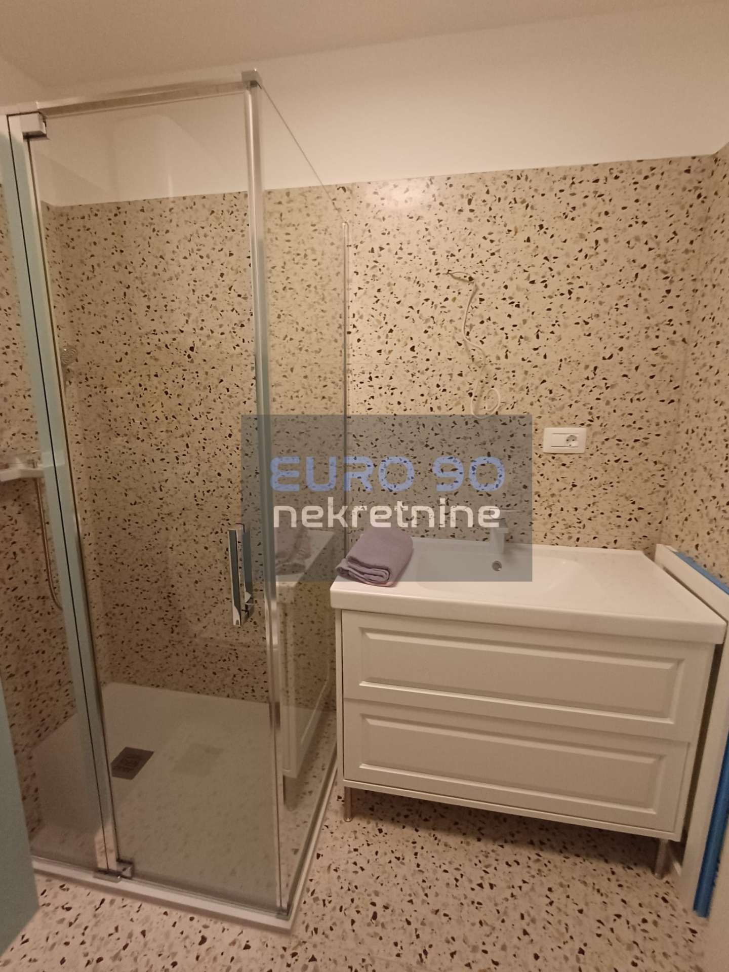 listing-small