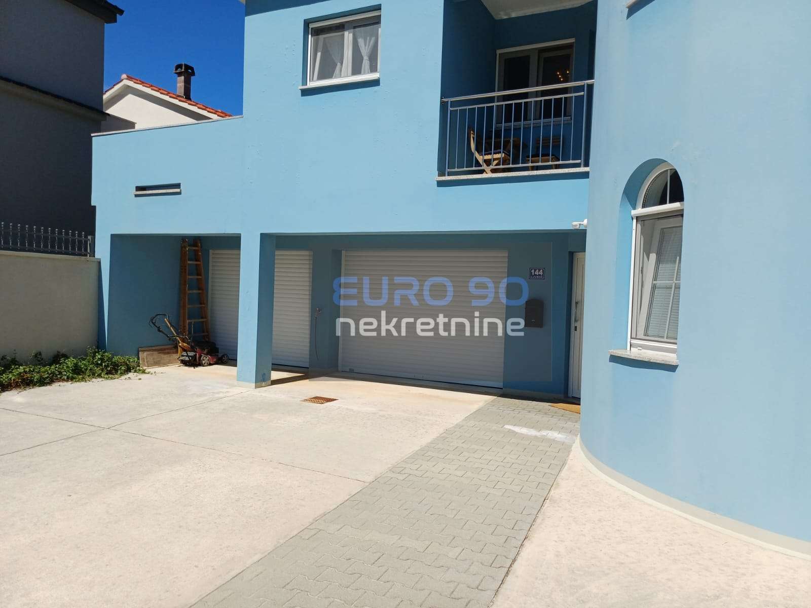 listing-small